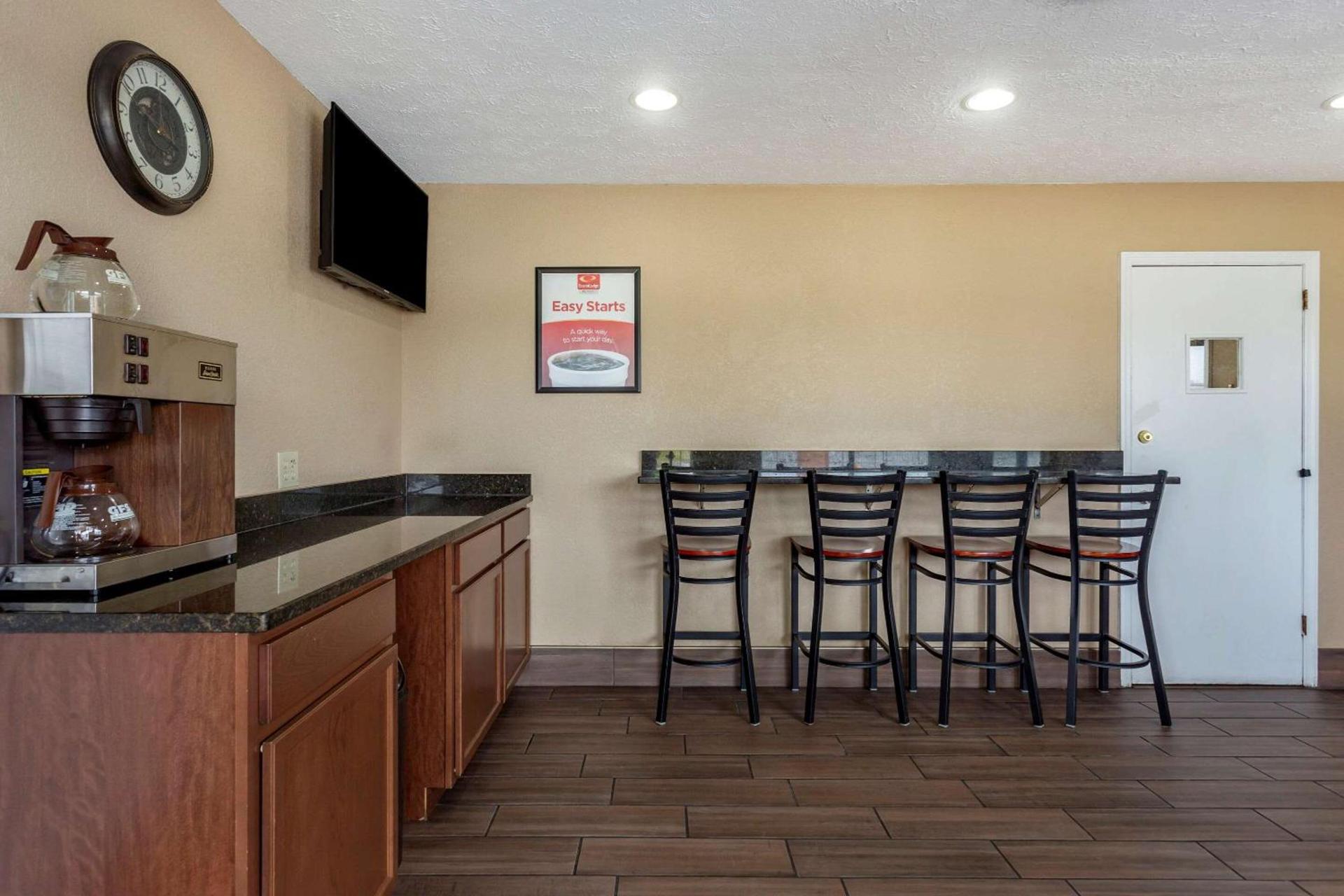 Econo Lodge Nashville North photo 13