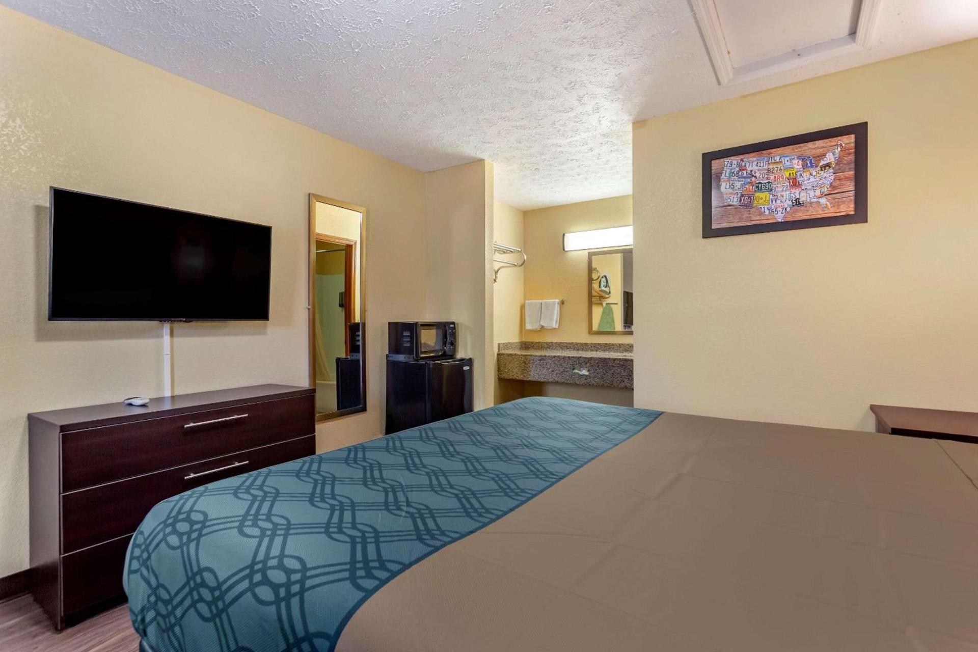 Econo Lodge Nashville North photo 14
