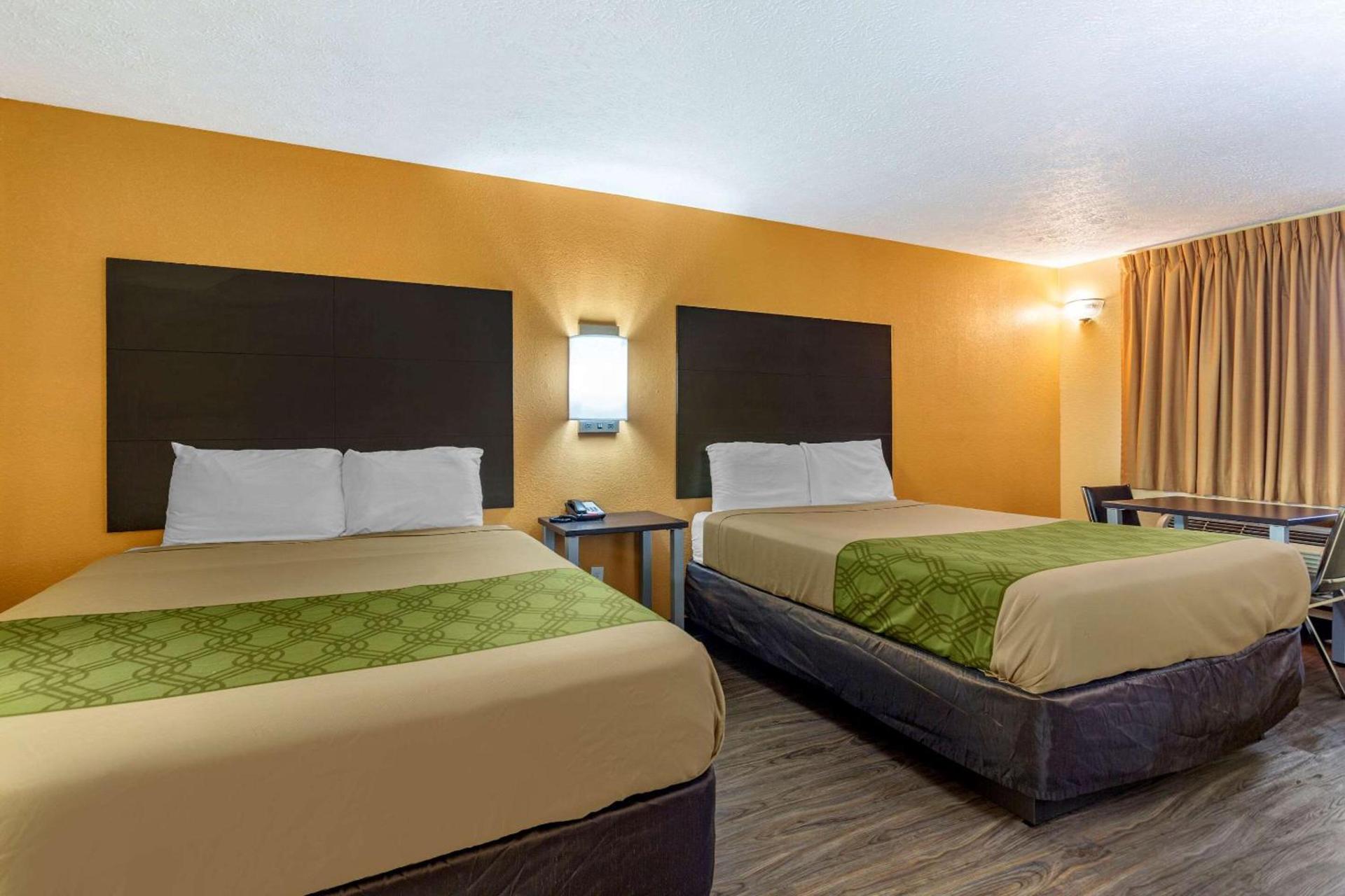 Econo Lodge Nashville North photo 17