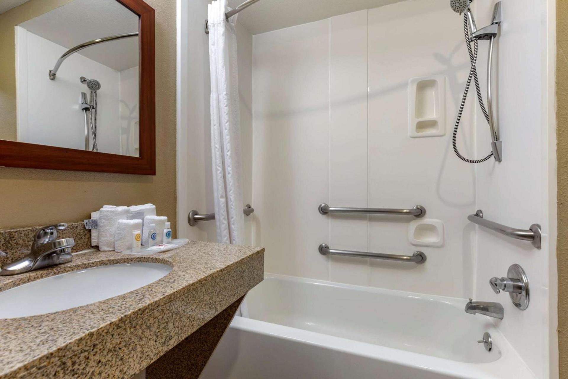 Comfort Suites Waco Near University Area photo 9