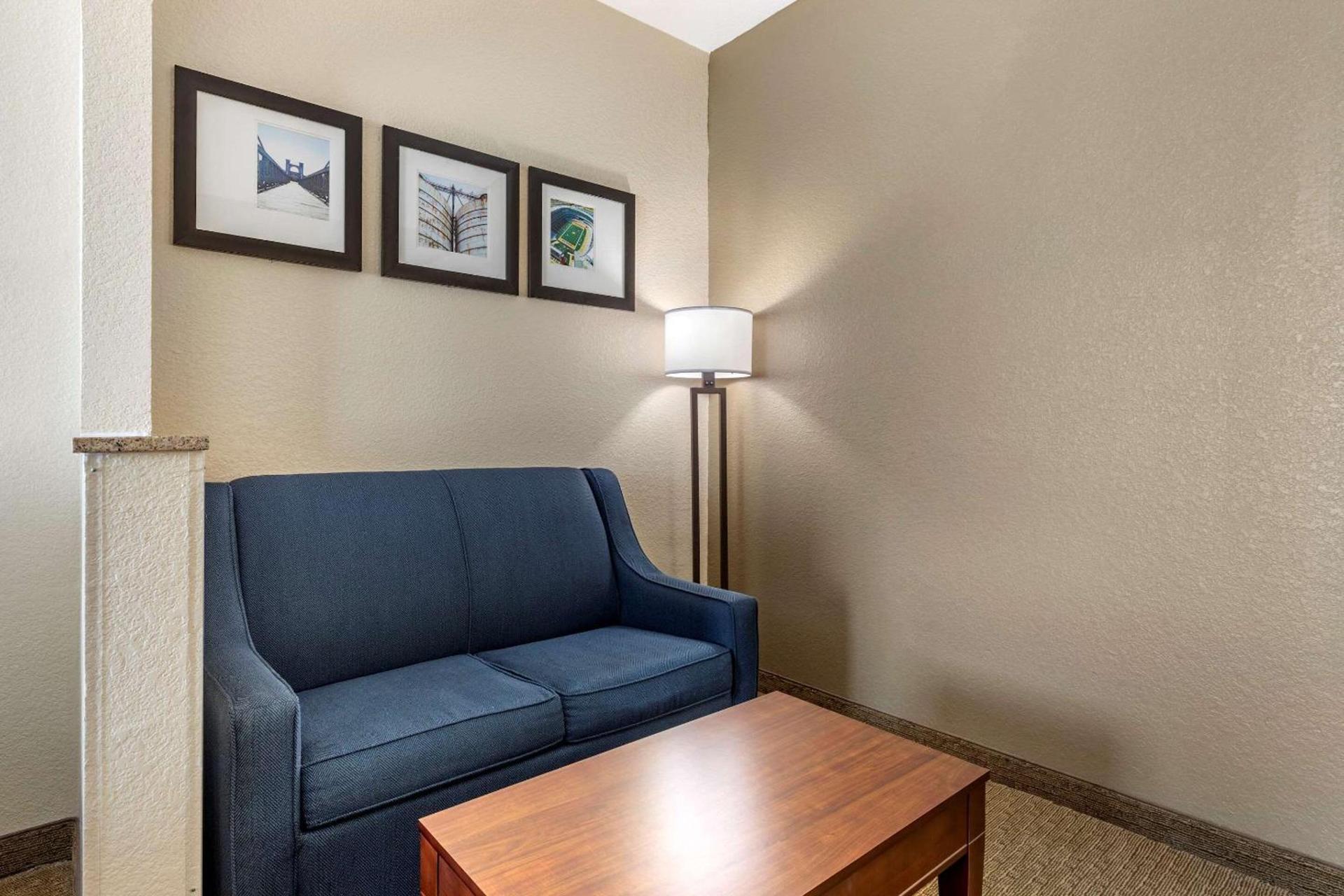 Comfort Suites Waco Near University Area photo 12