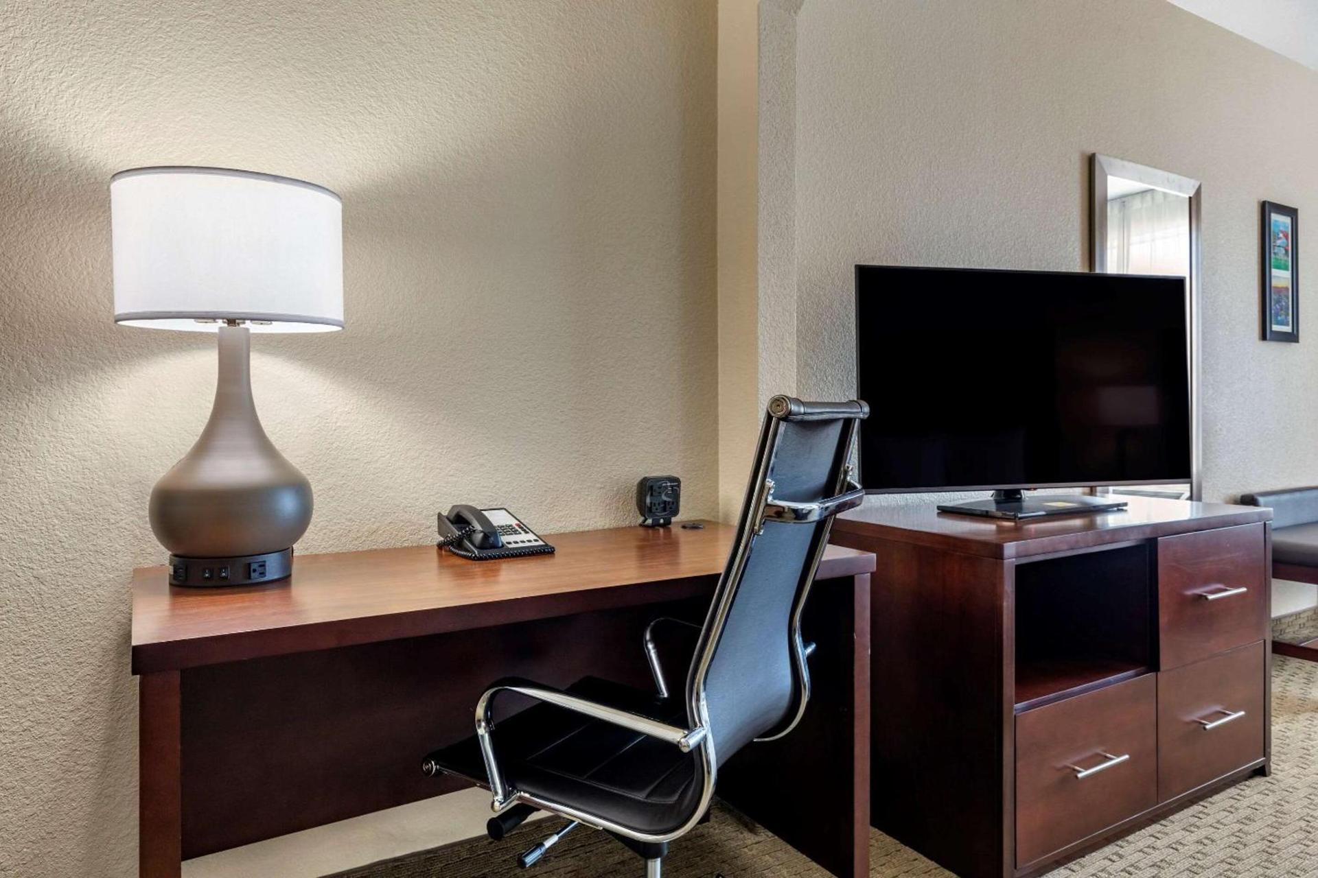 Comfort Suites Waco Near University Area photo 11