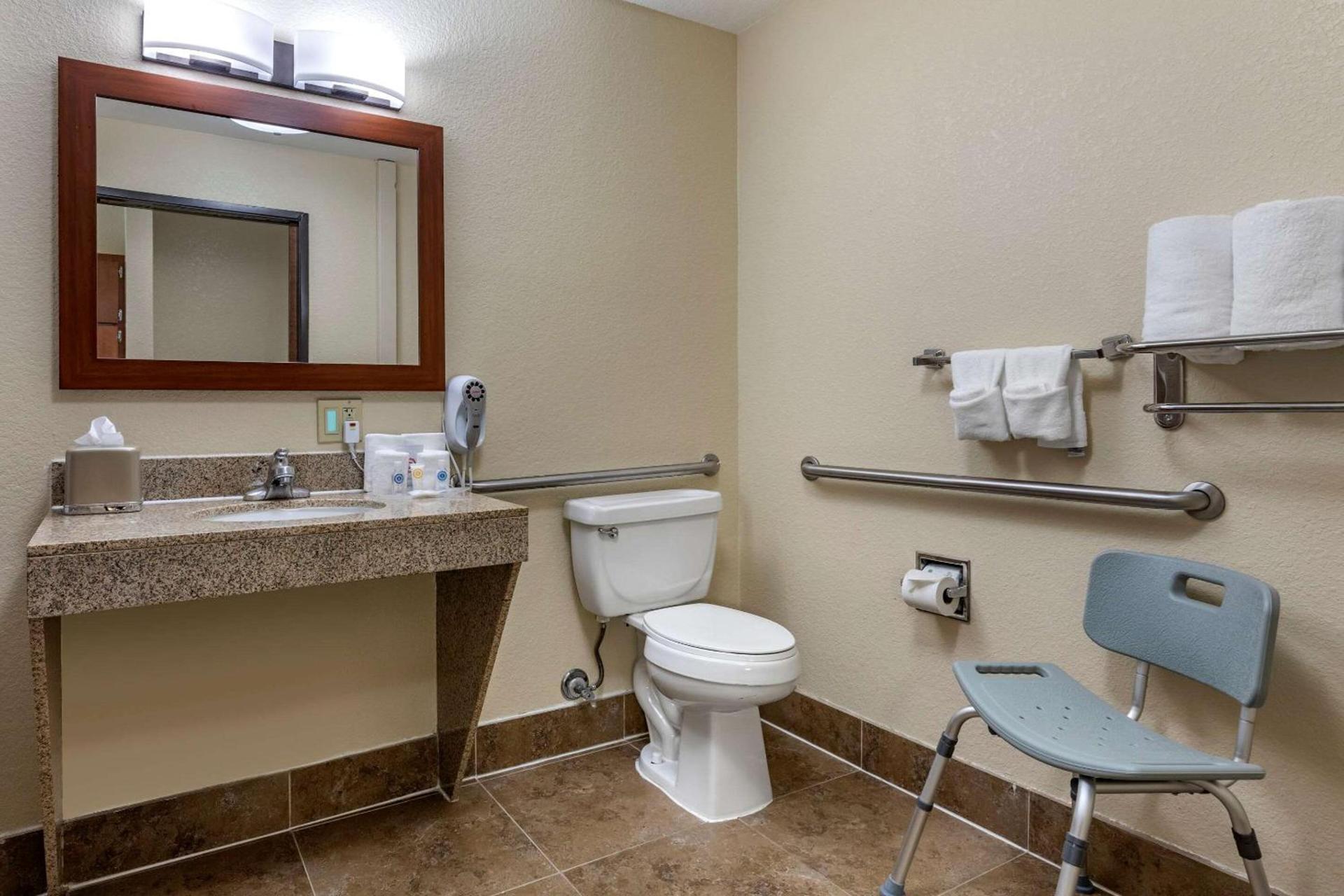 Comfort Suites Waco Near University Area photo 13