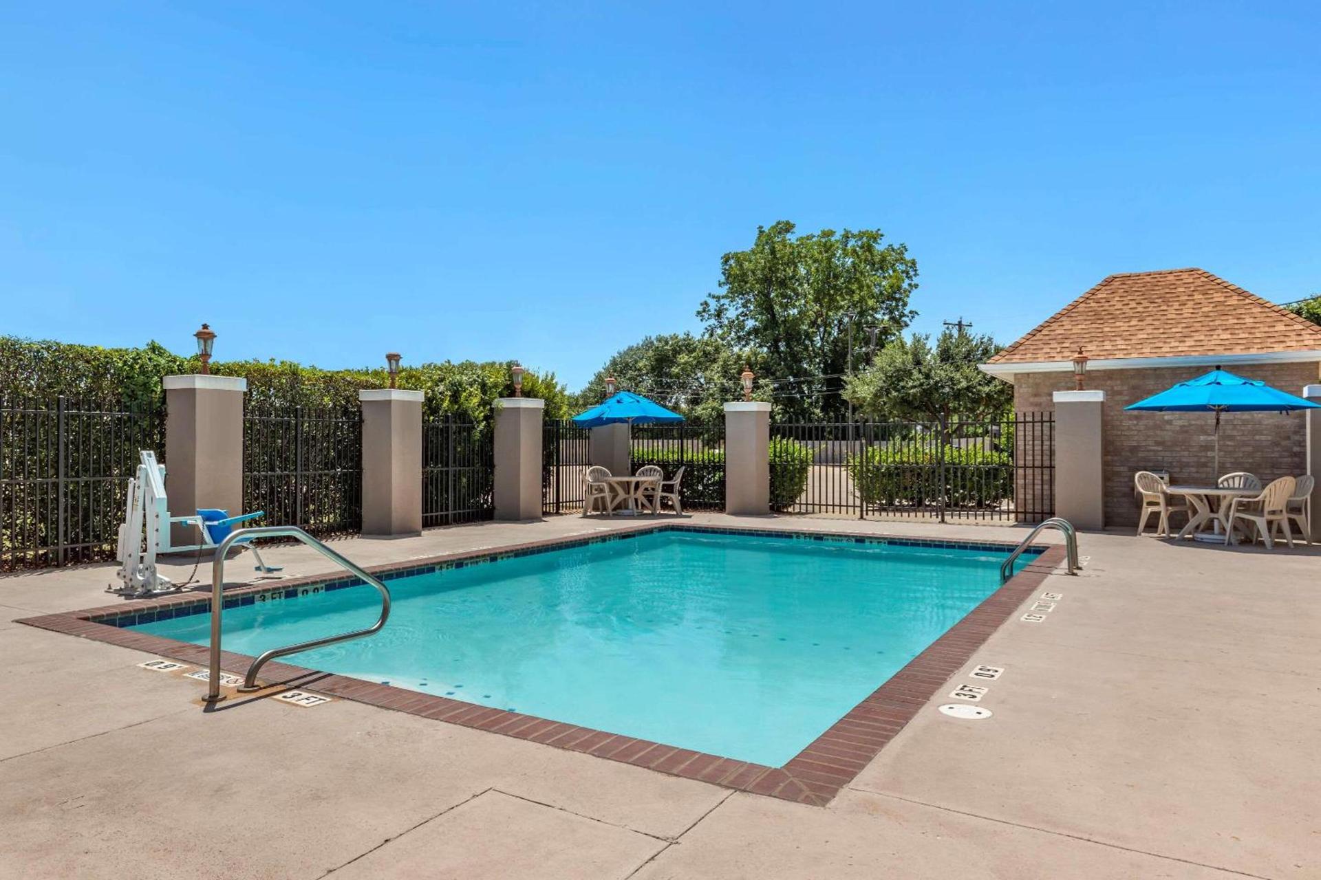 Comfort Suites Waco Near University Area photo 22