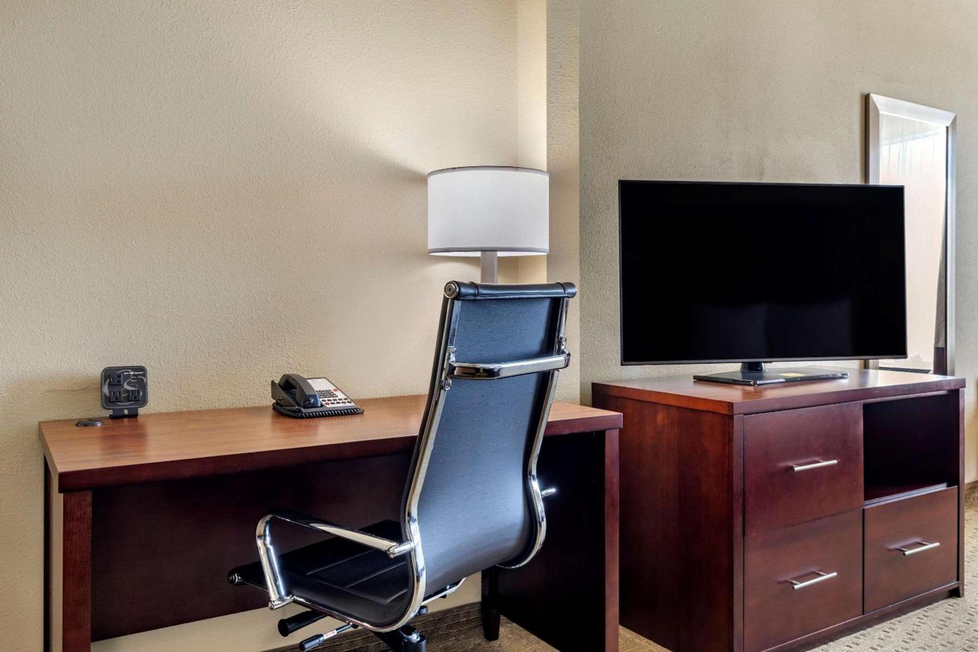 Comfort Suites Waco Near University Area photo 20