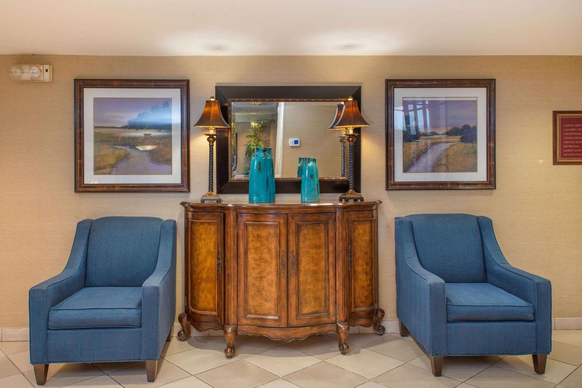 Clarion Collection Hotel Arlington Court Suites photo 3