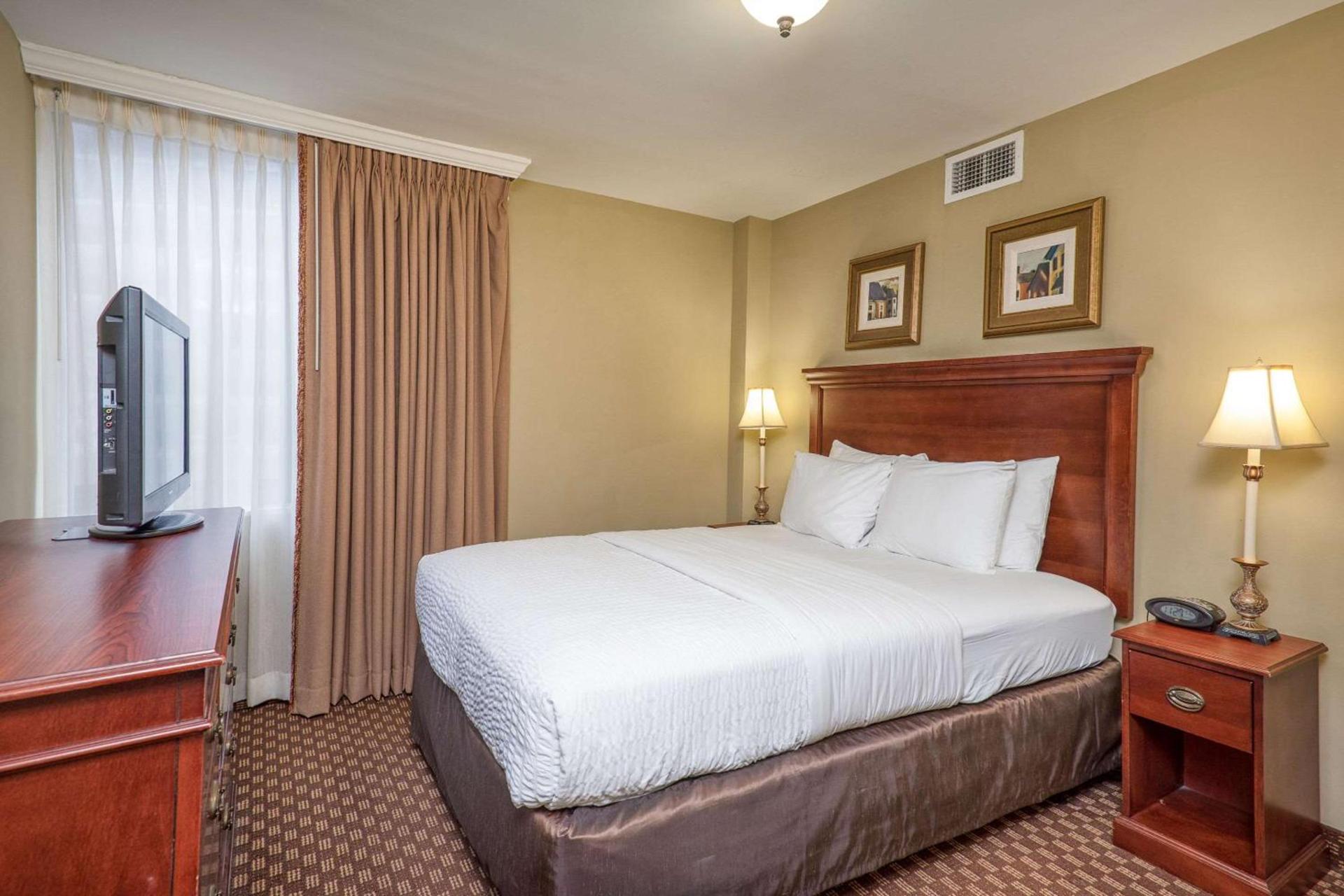 Clarion Collection Hotel Arlington Court Suites photo 19