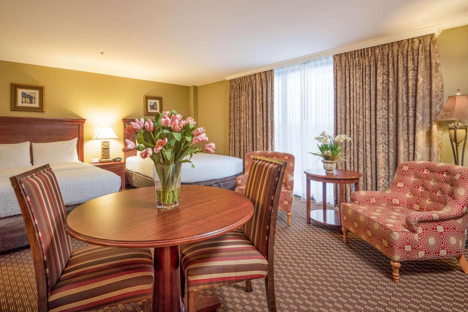 Clarion Collection Hotel Arlington Court Suites photo 31