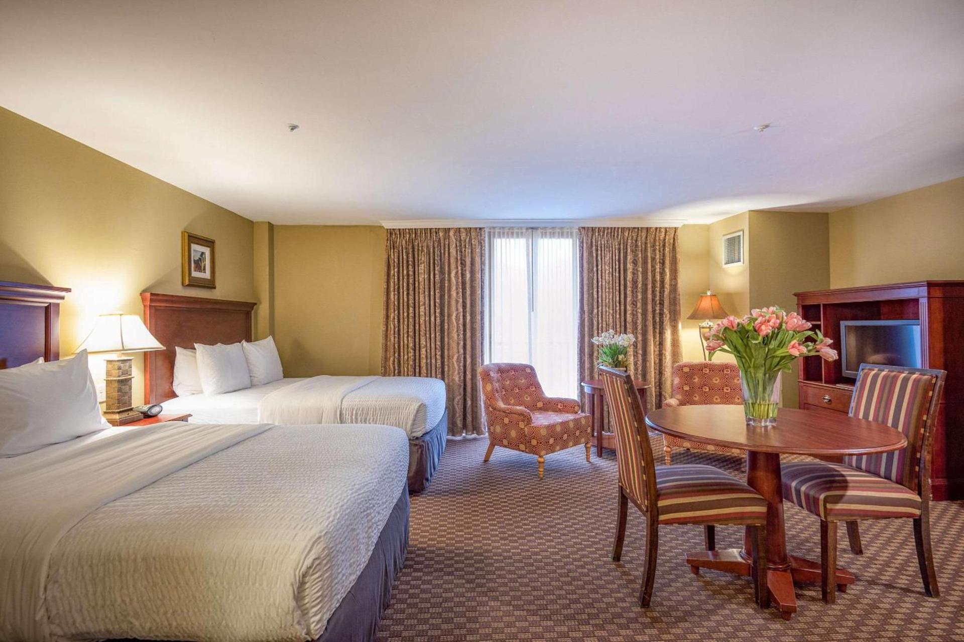 Clarion Collection Hotel Arlington Court Suites photo 29