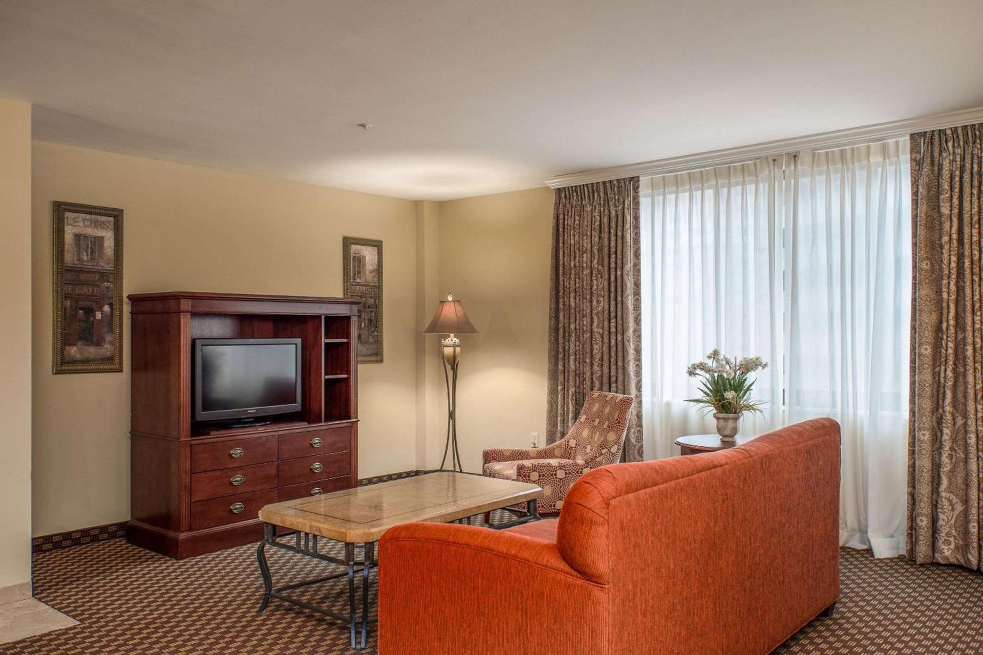 Clarion Collection Hotel Arlington Court Suites photo 36