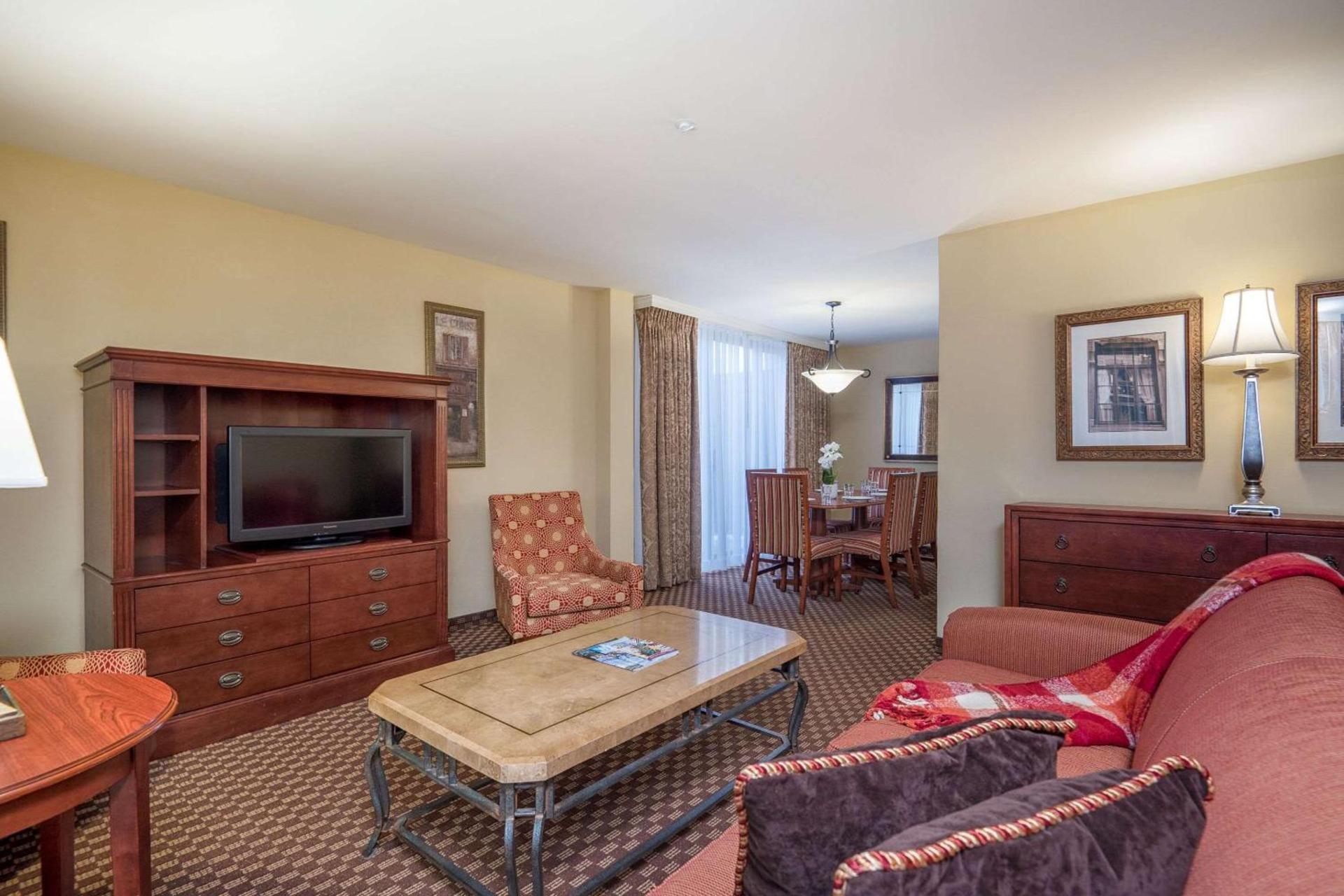 Clarion Collection Hotel Arlington Court Suites photo 45