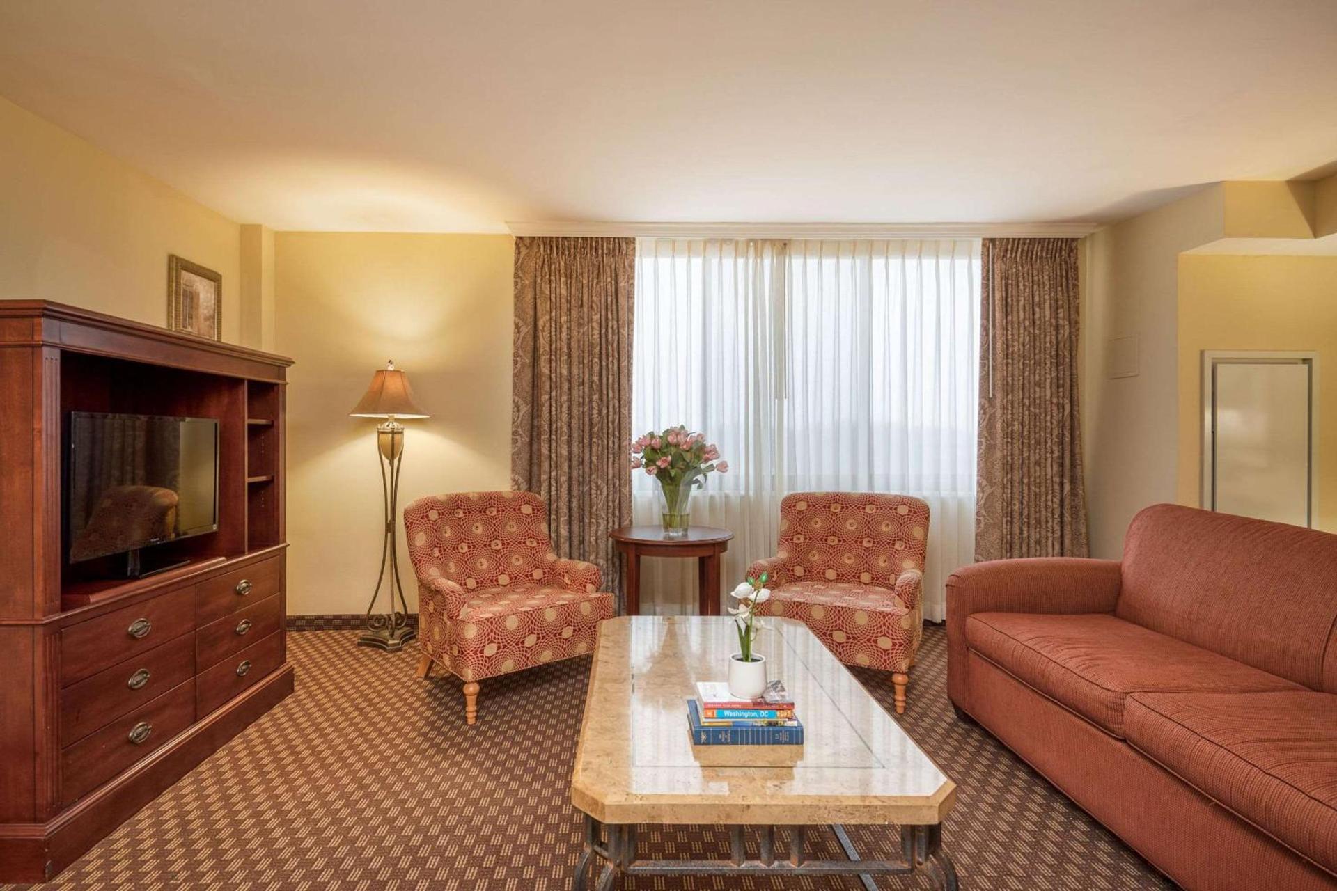 Clarion Collection Hotel Arlington Court Suites photo 48