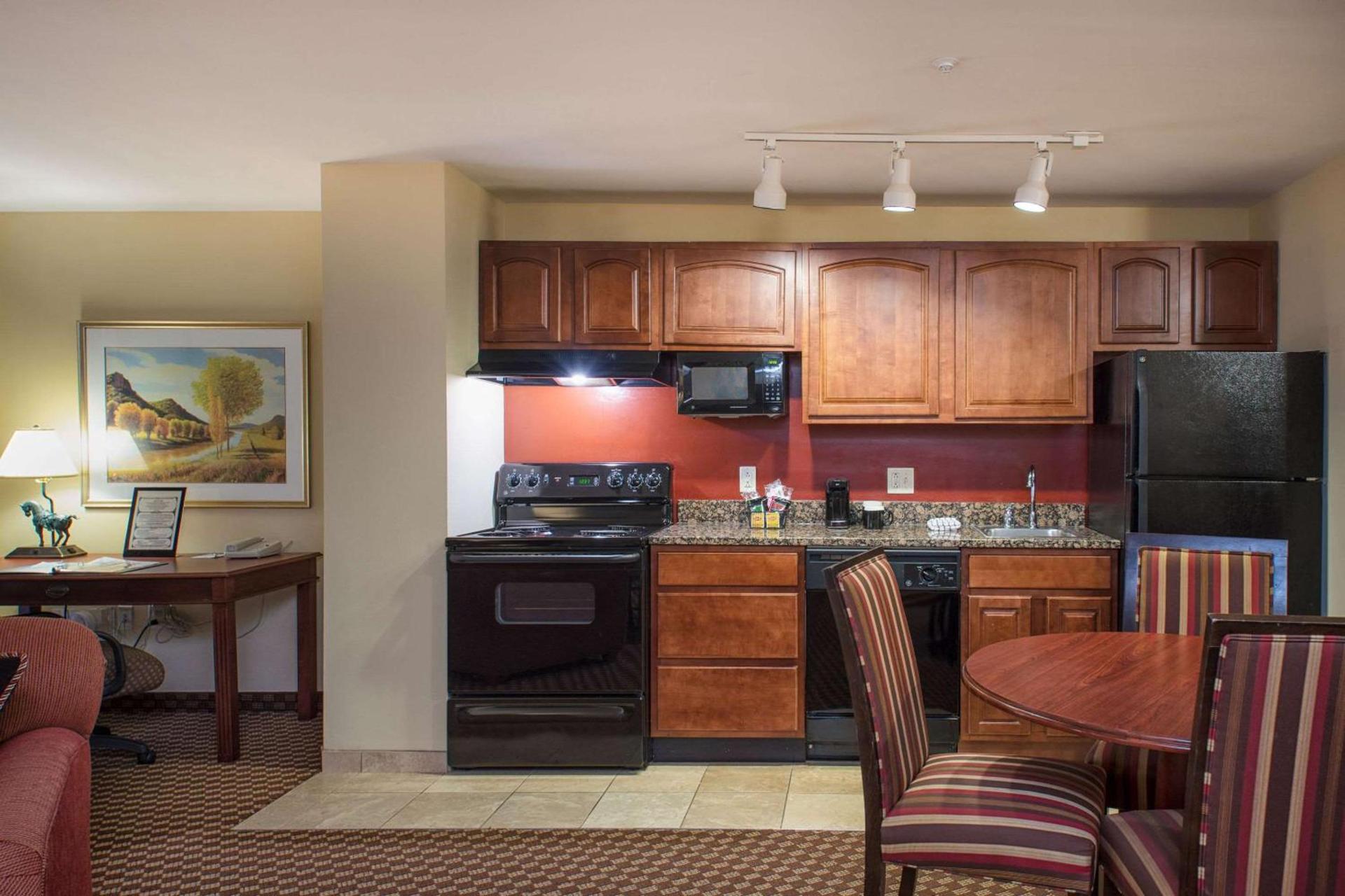 Clarion Collection Hotel Arlington Court Suites photo 53