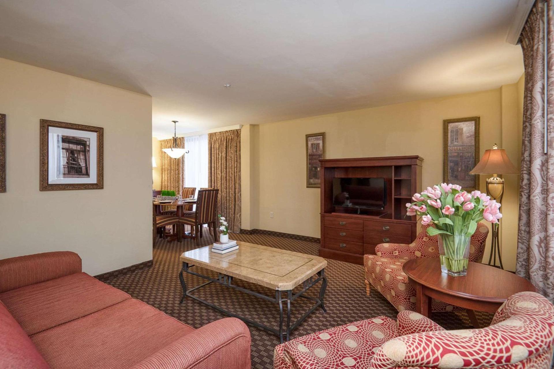 Clarion Collection Hotel Arlington Court Suites photo 52