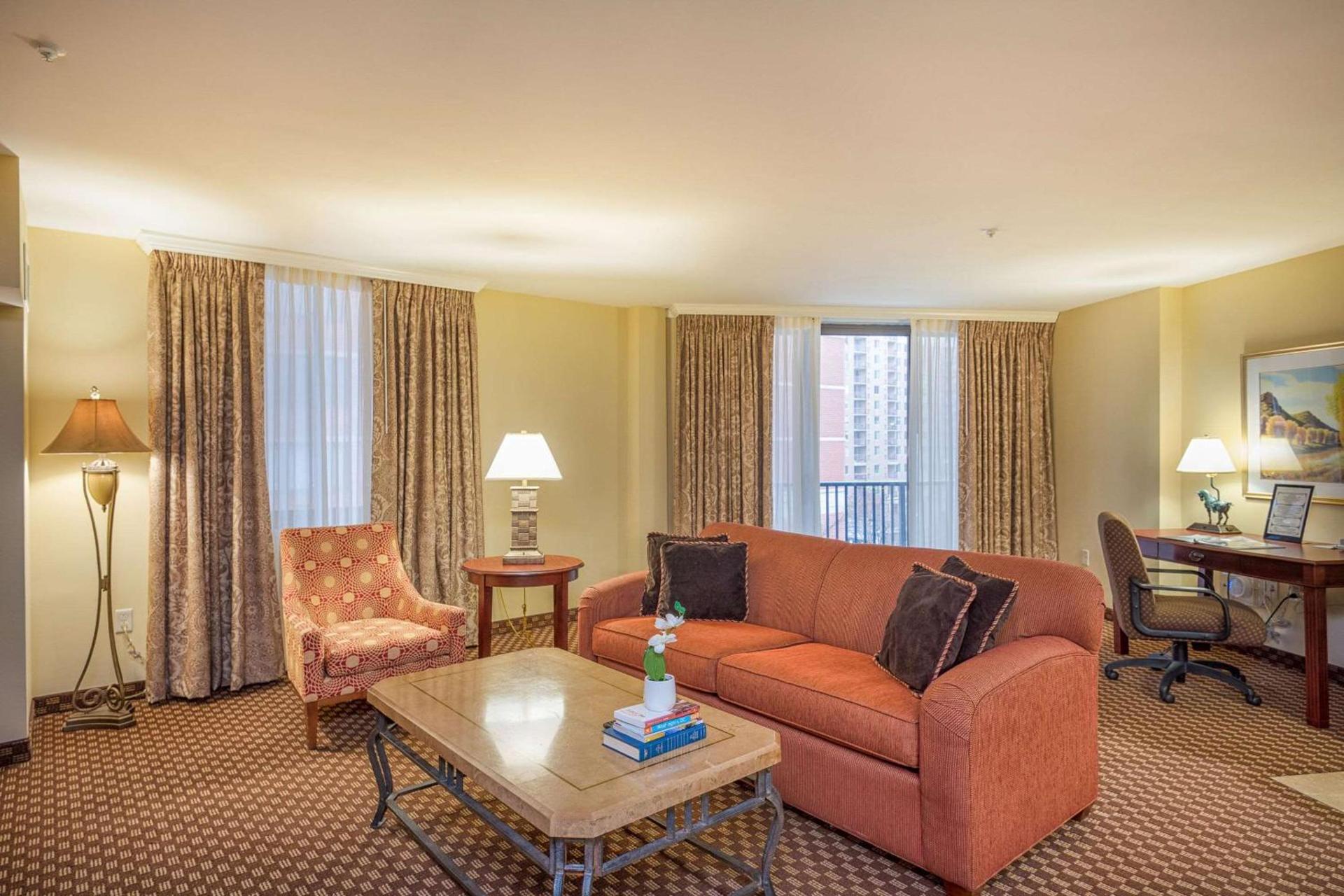 Clarion Collection Hotel Arlington Court Suites photo 55