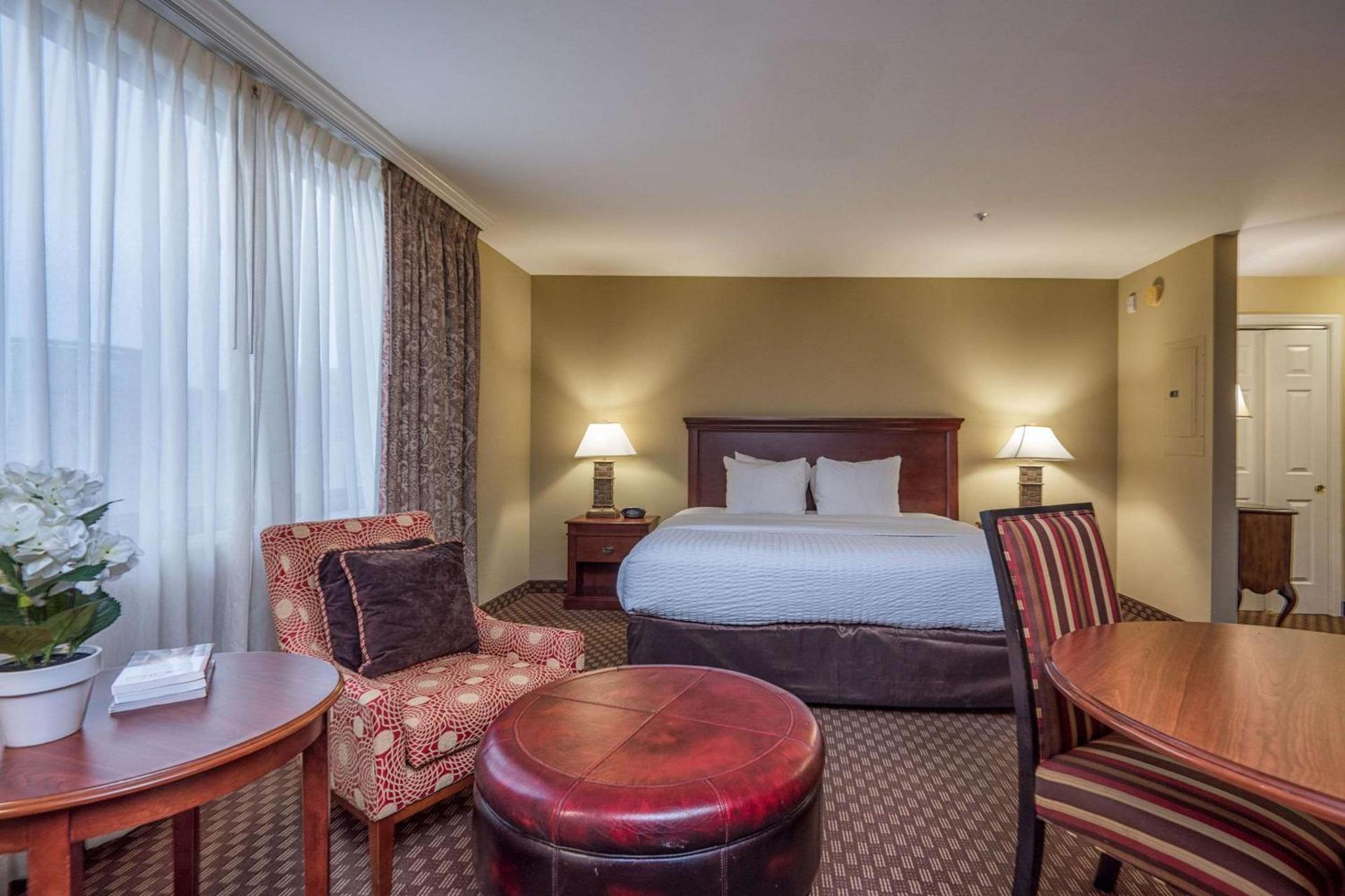 Clarion Collection Hotel Arlington Court Suites photo 58