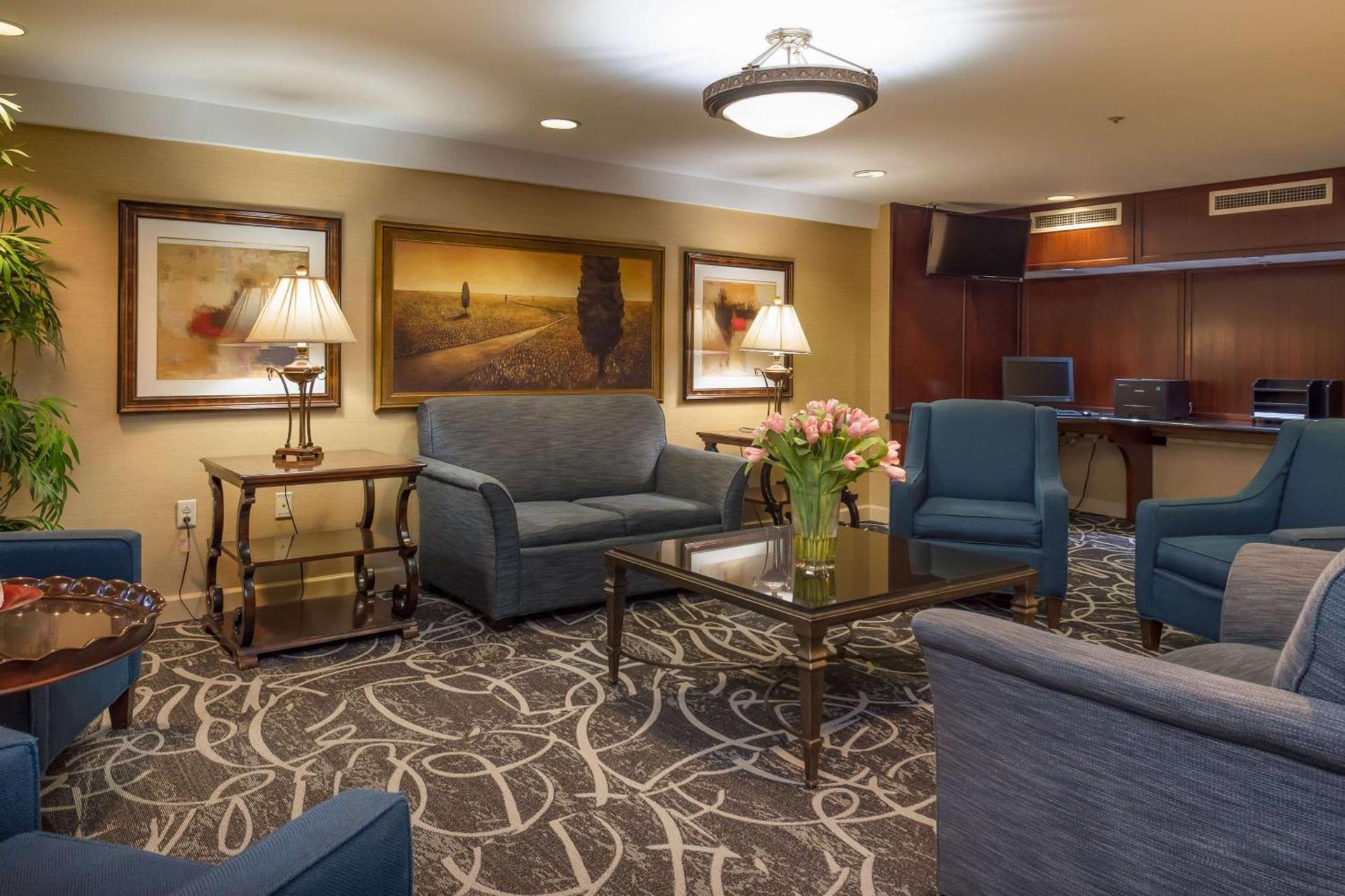 Clarion Collection Hotel Arlington Court Suites photo 62