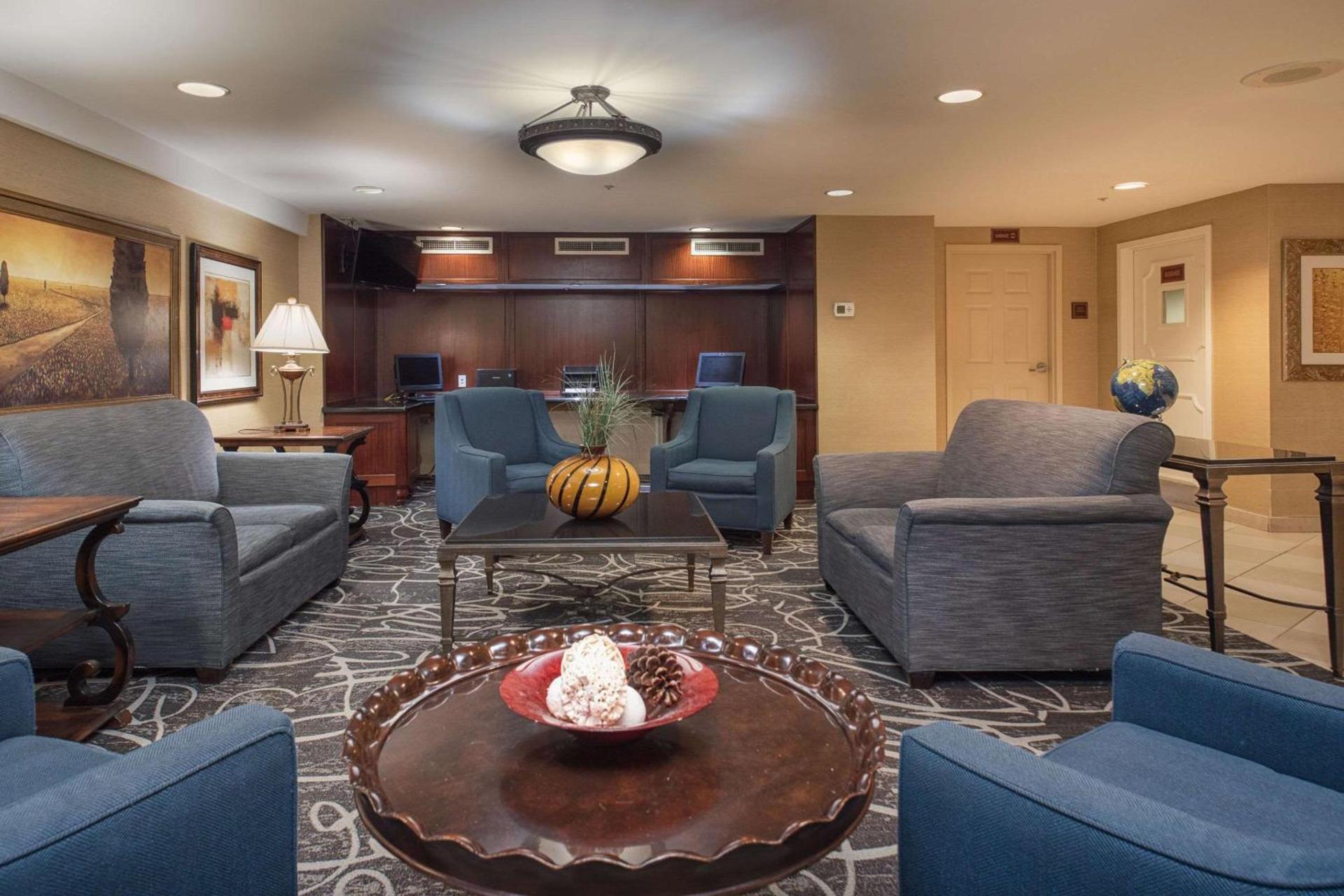 Clarion Collection Hotel Arlington Court Suites photo 64