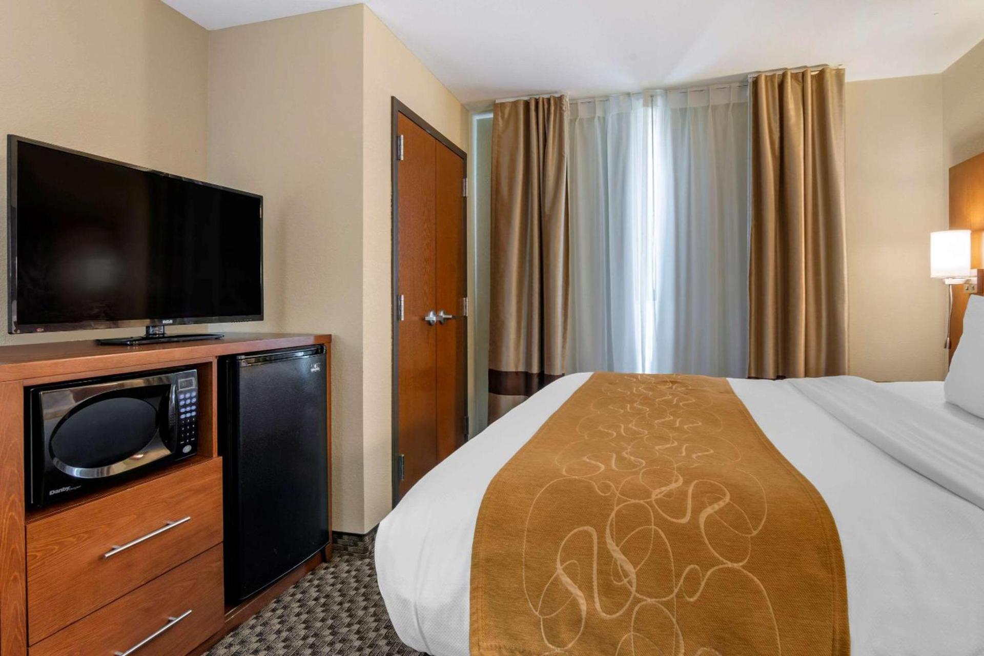 Comfort Suites Manhattan photo 7