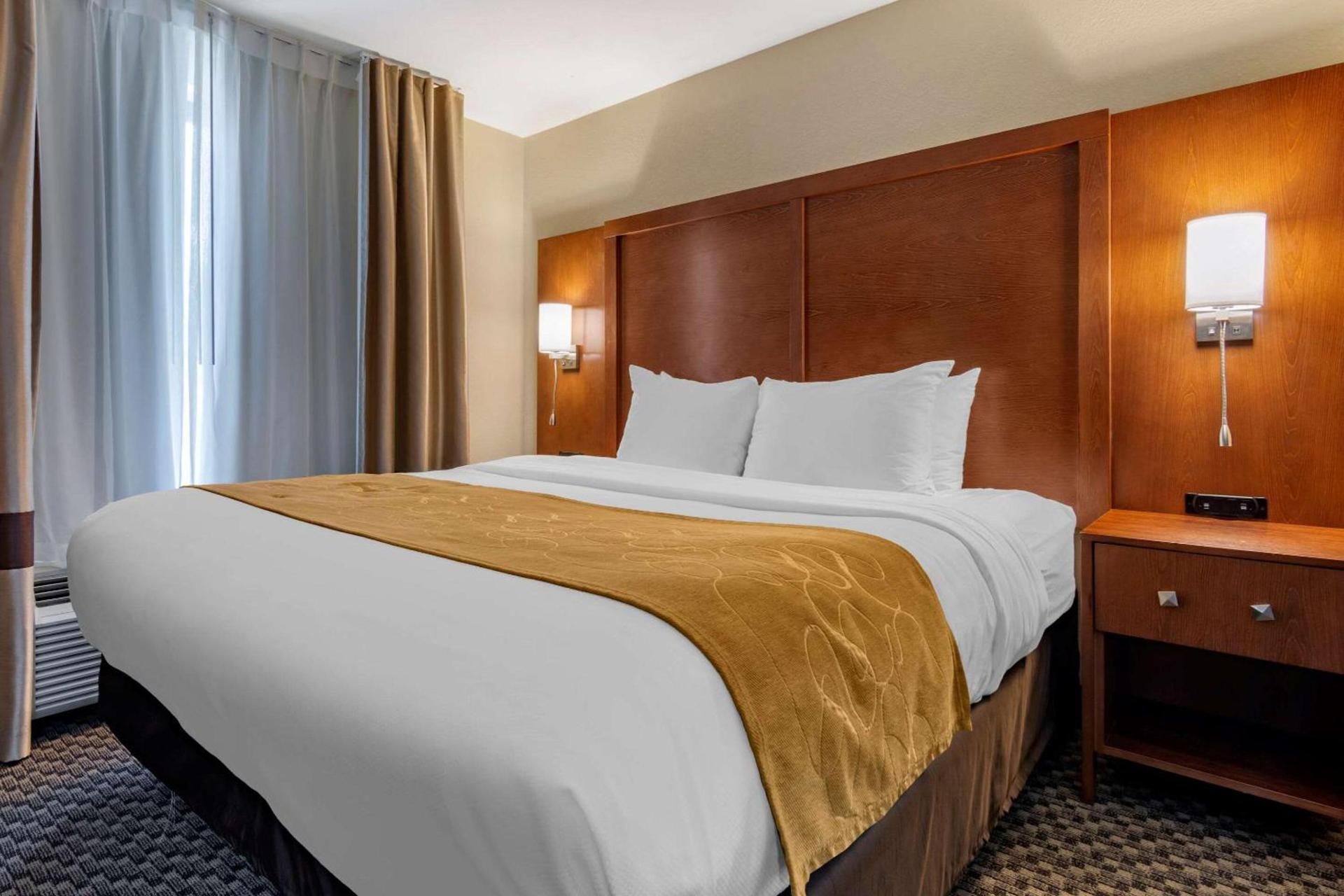 Comfort Suites Manhattan photo 9