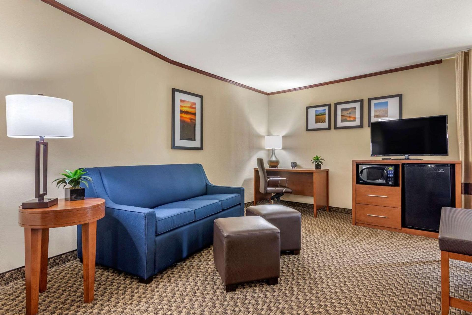 Comfort Suites Manhattan photo 11