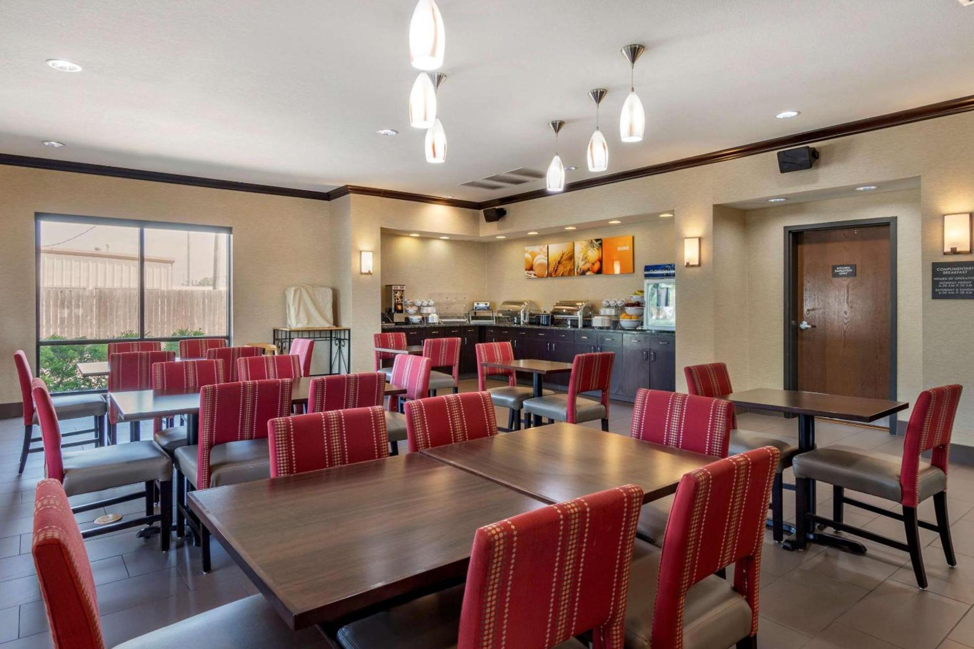 Comfort Suites Manhattan photo 26