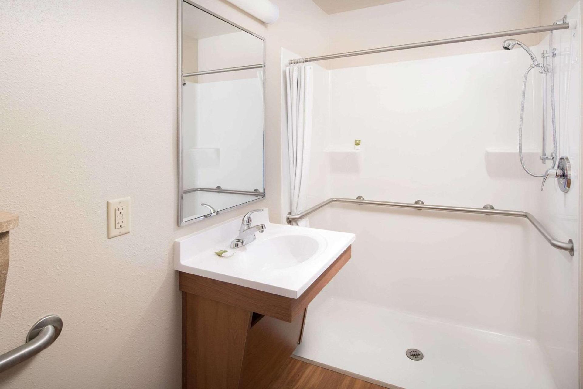 WoodSpring Suites Cincinnati Fairfield photo 9