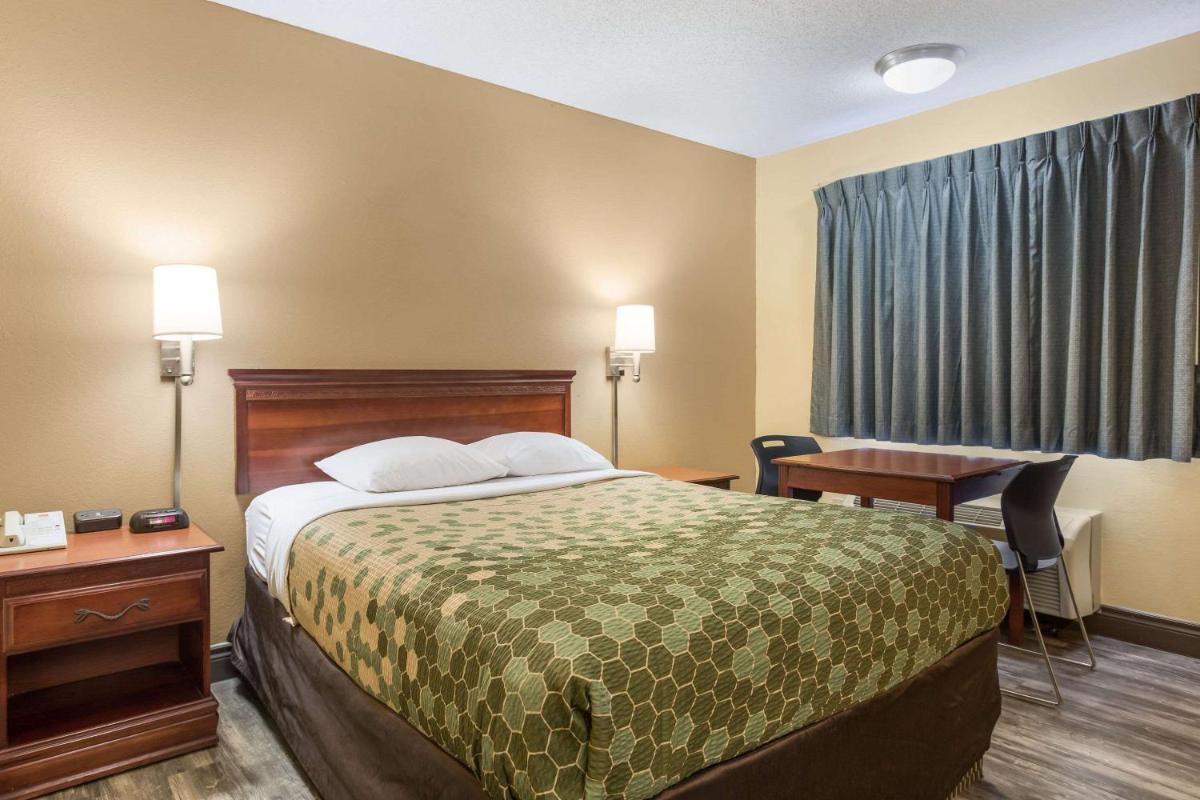 Econo Lodge Saint Robert photo 5