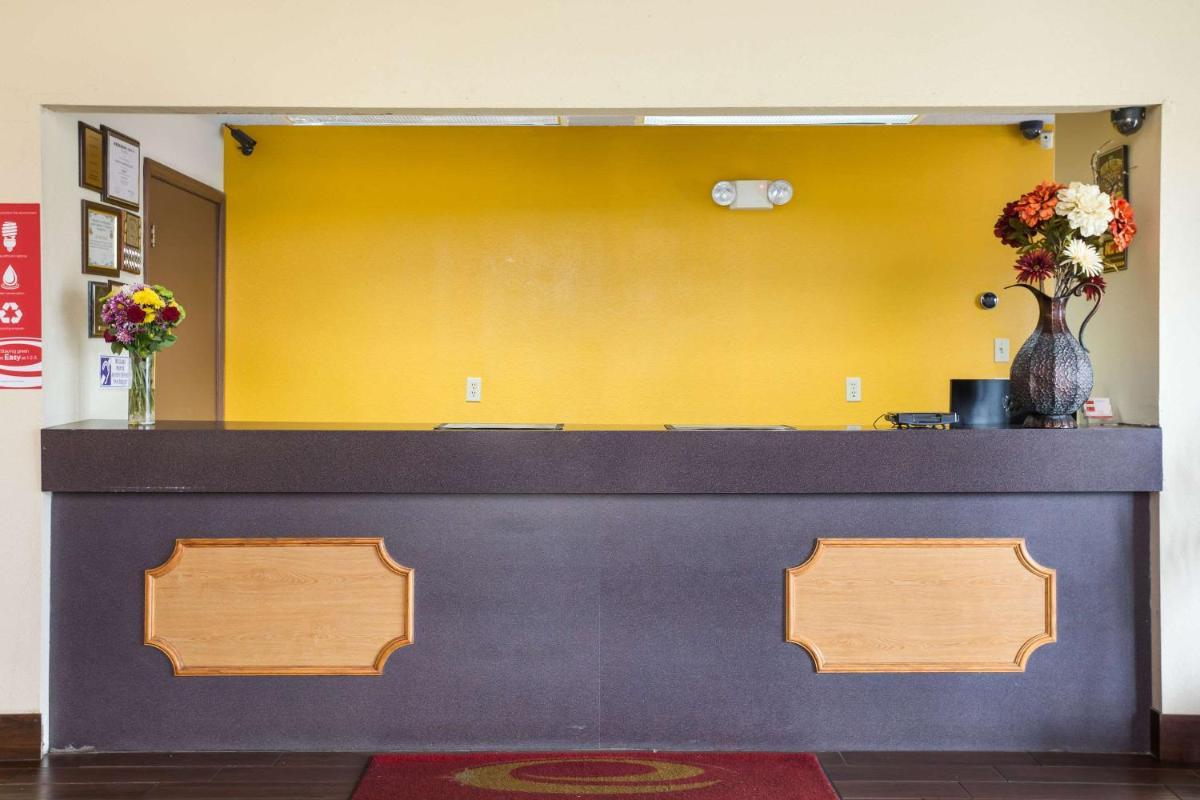 Econo Lodge Saint Robert photo 2
