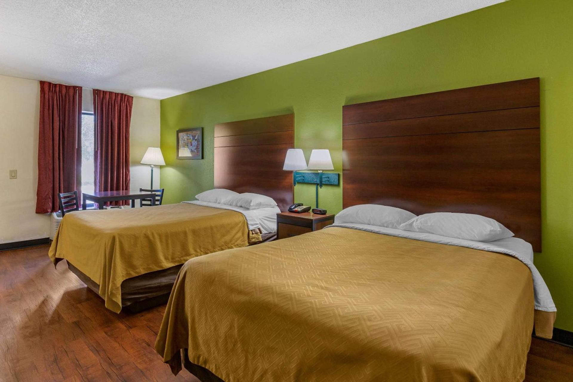 Econo Lodge Fayetteville I-95 photo 10