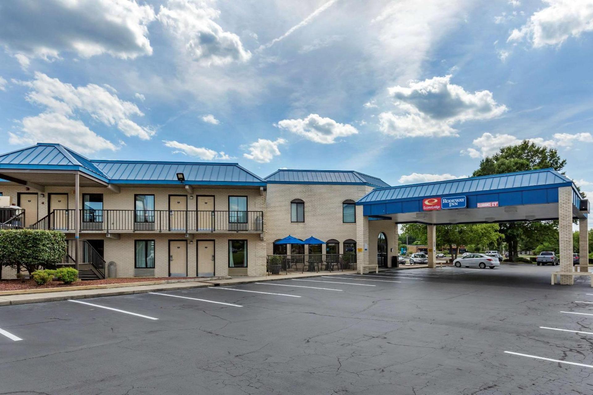 Econo Lodge Fayetteville I-95 photo 1