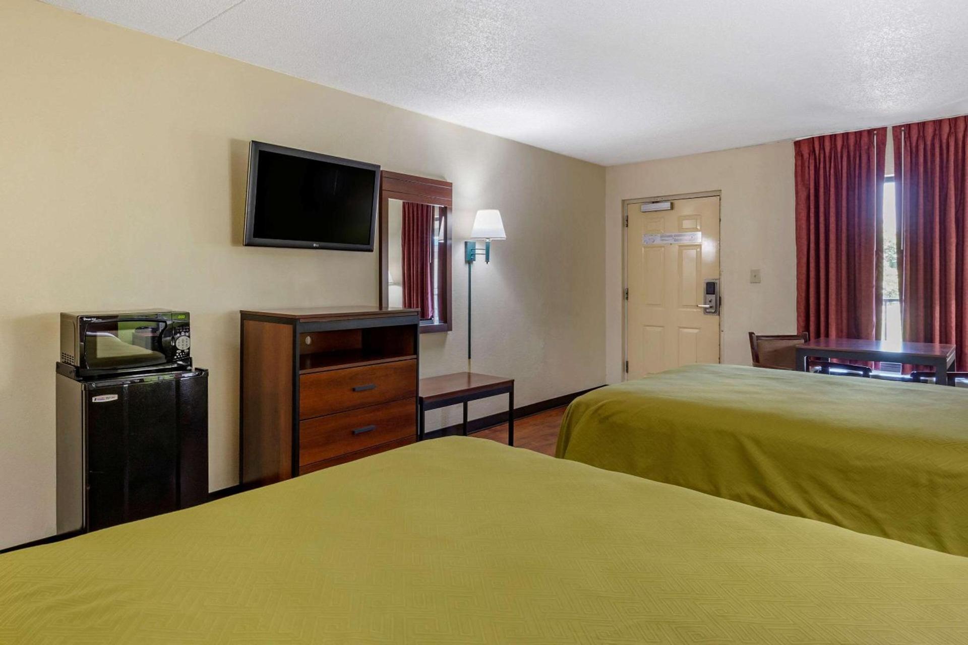 Econo Lodge Fayetteville I-95 photo 21