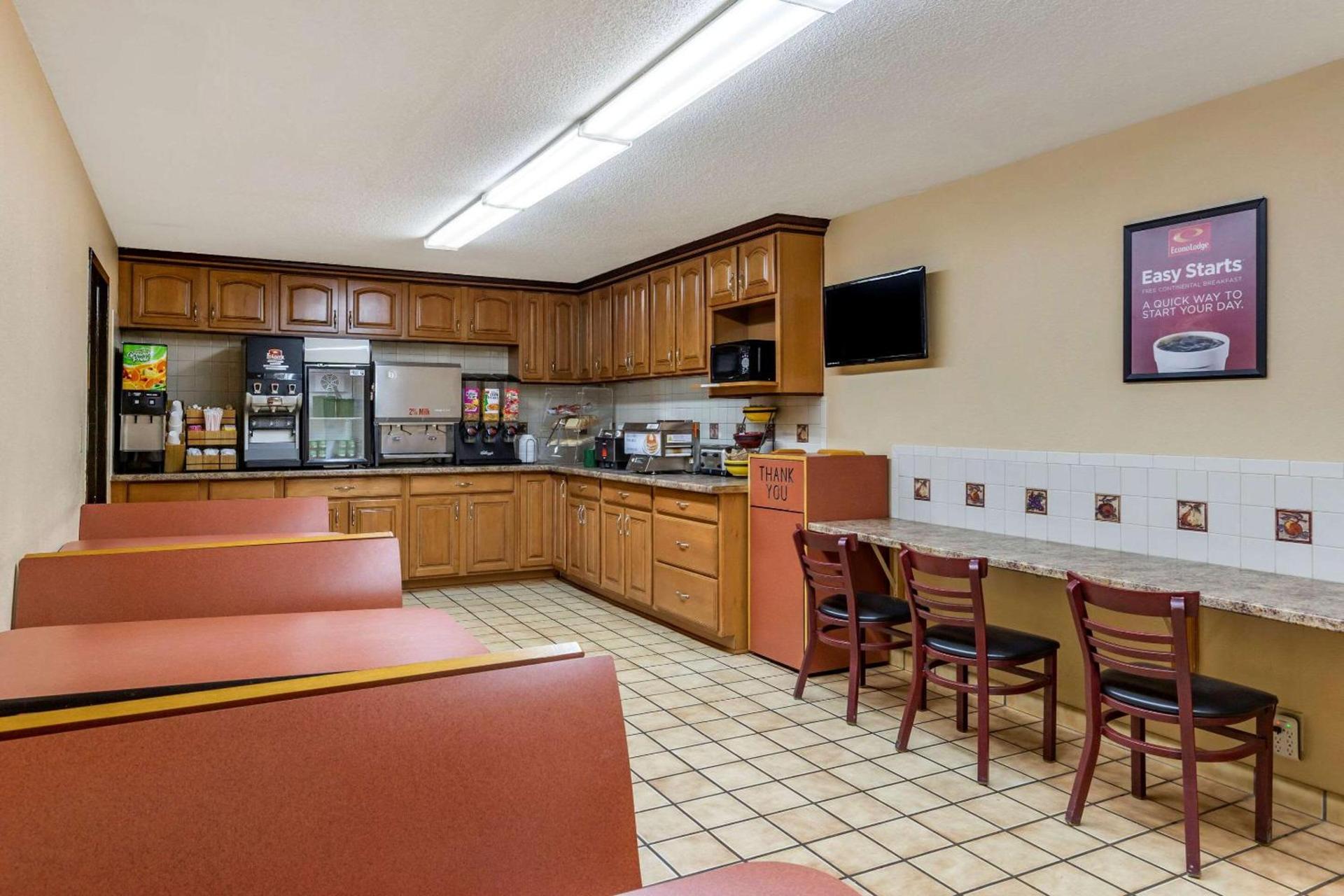 Econo Lodge Fayetteville I-95 photo 25