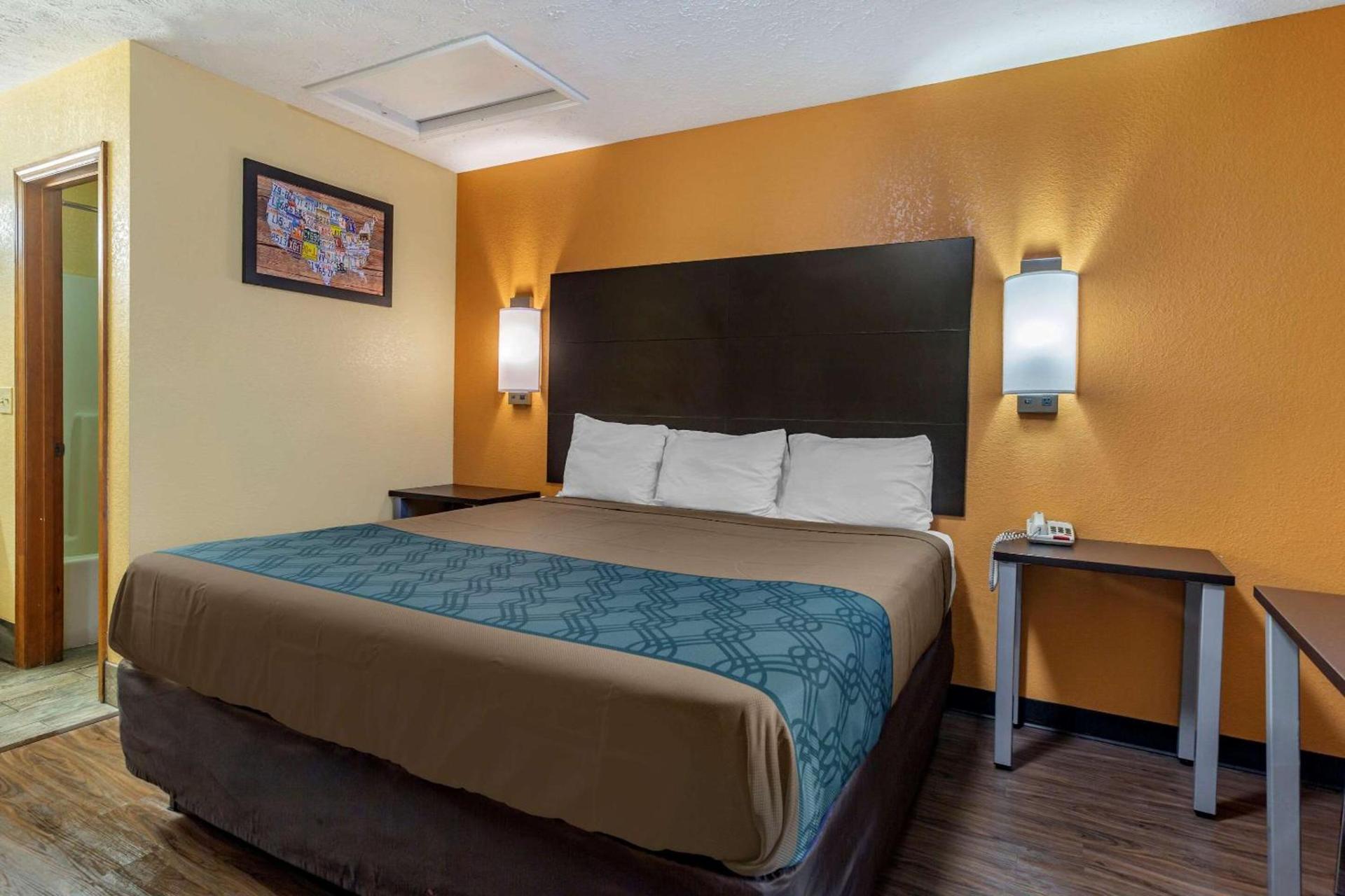 Econo Lodge Nashville North photo 20