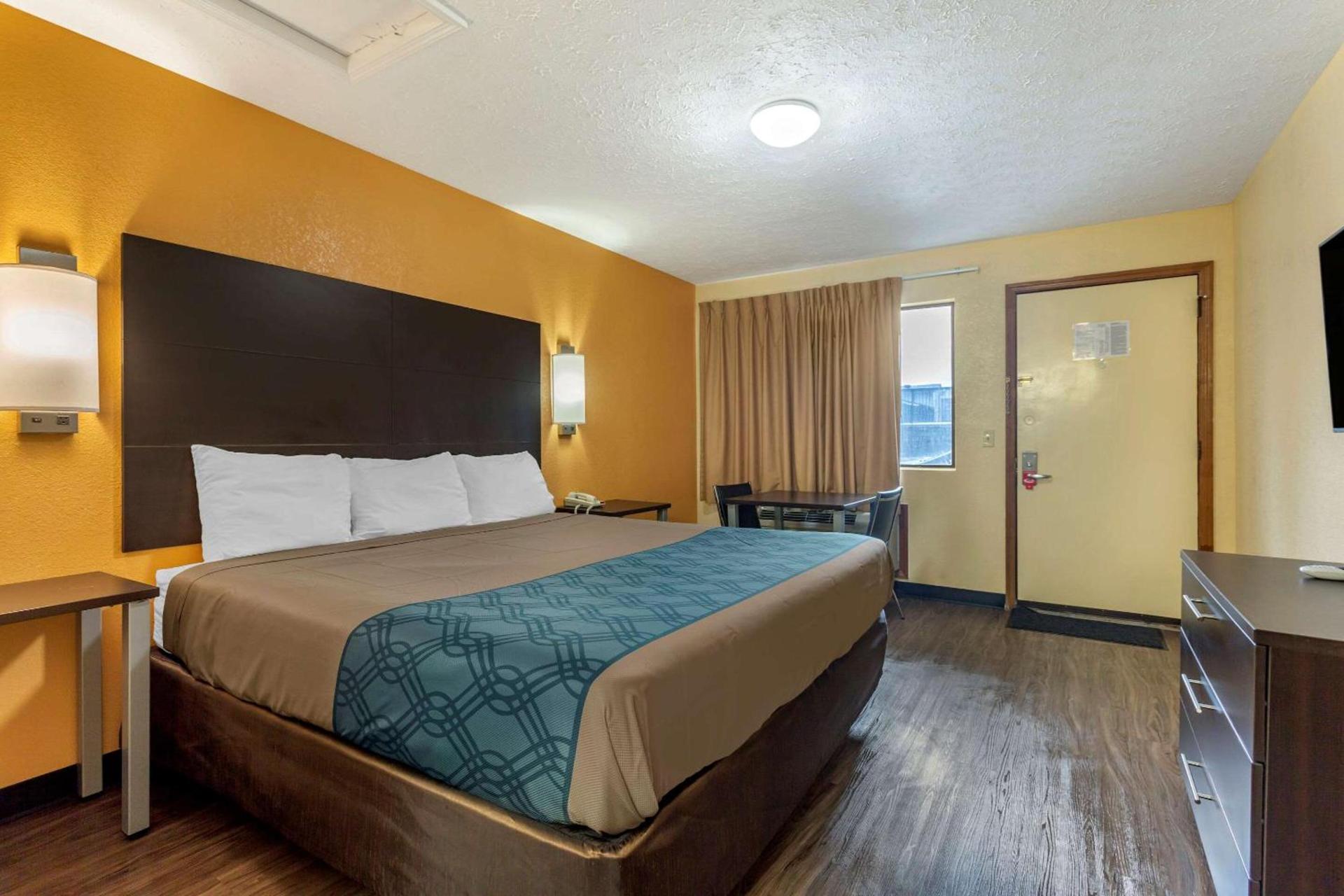 Econo Lodge Nashville North photo 21