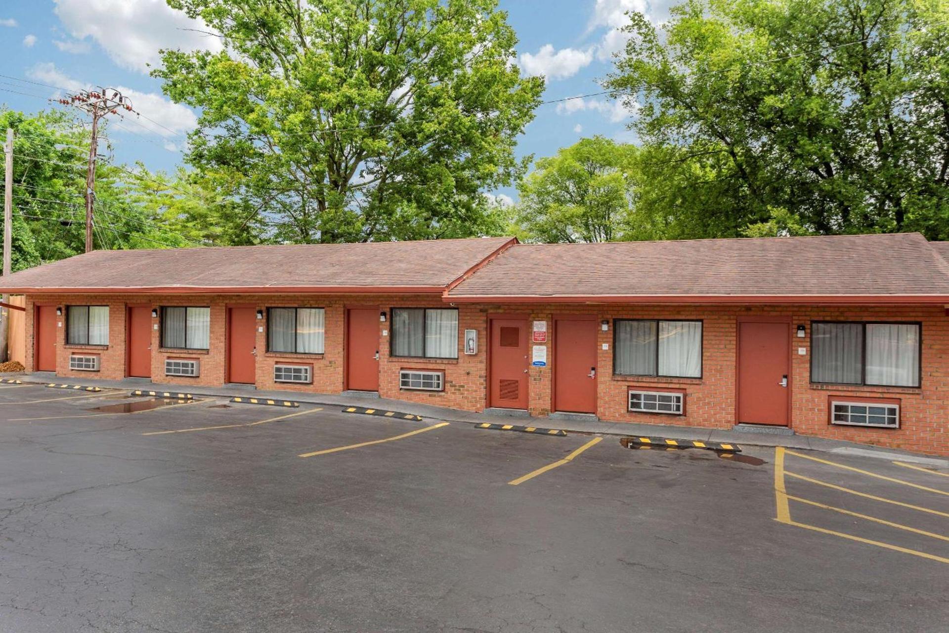Econo Lodge Nashville North photo 23