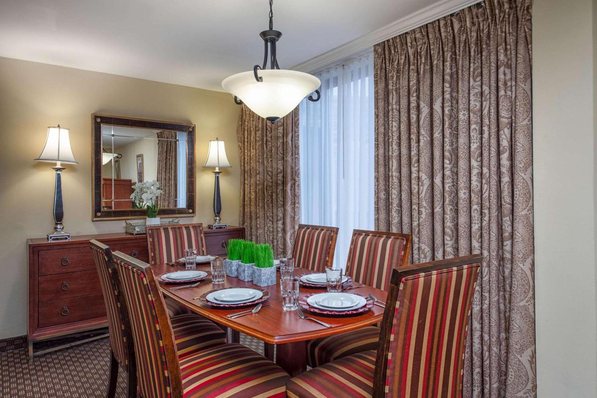 Clarion Collection Hotel Arlington Court Suites photo 50