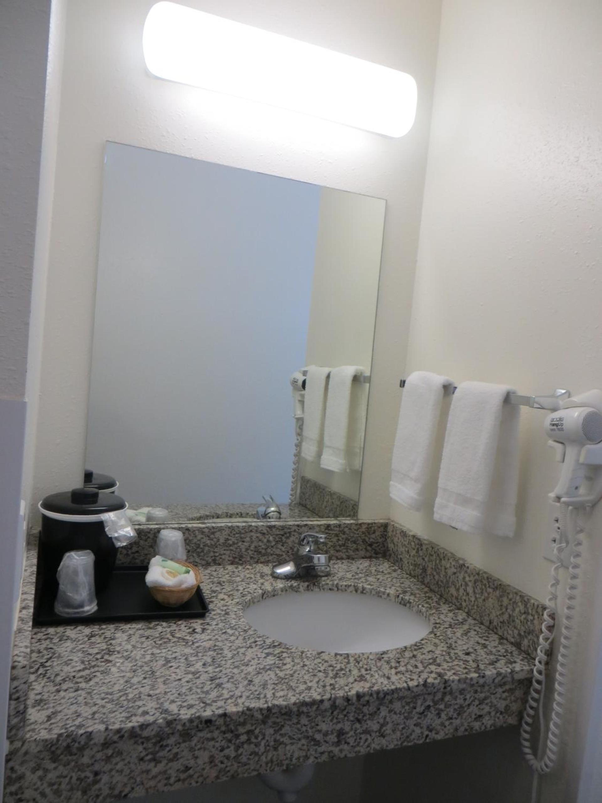 Travelodge by Wyndham Missouri Valley photo 20