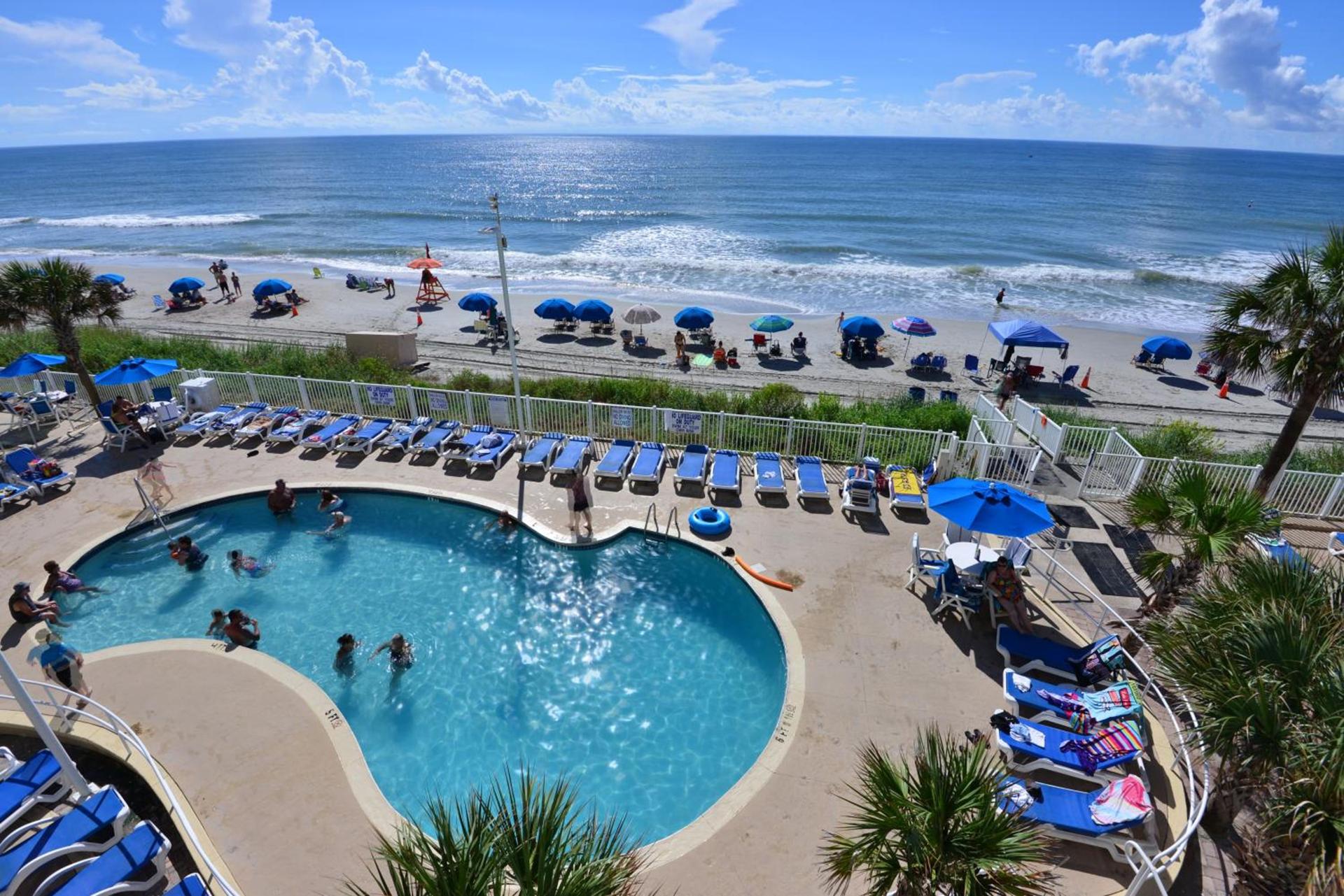 Deluxe Ocean front One Bedroom suite in Sandy Beach Resort photo 2