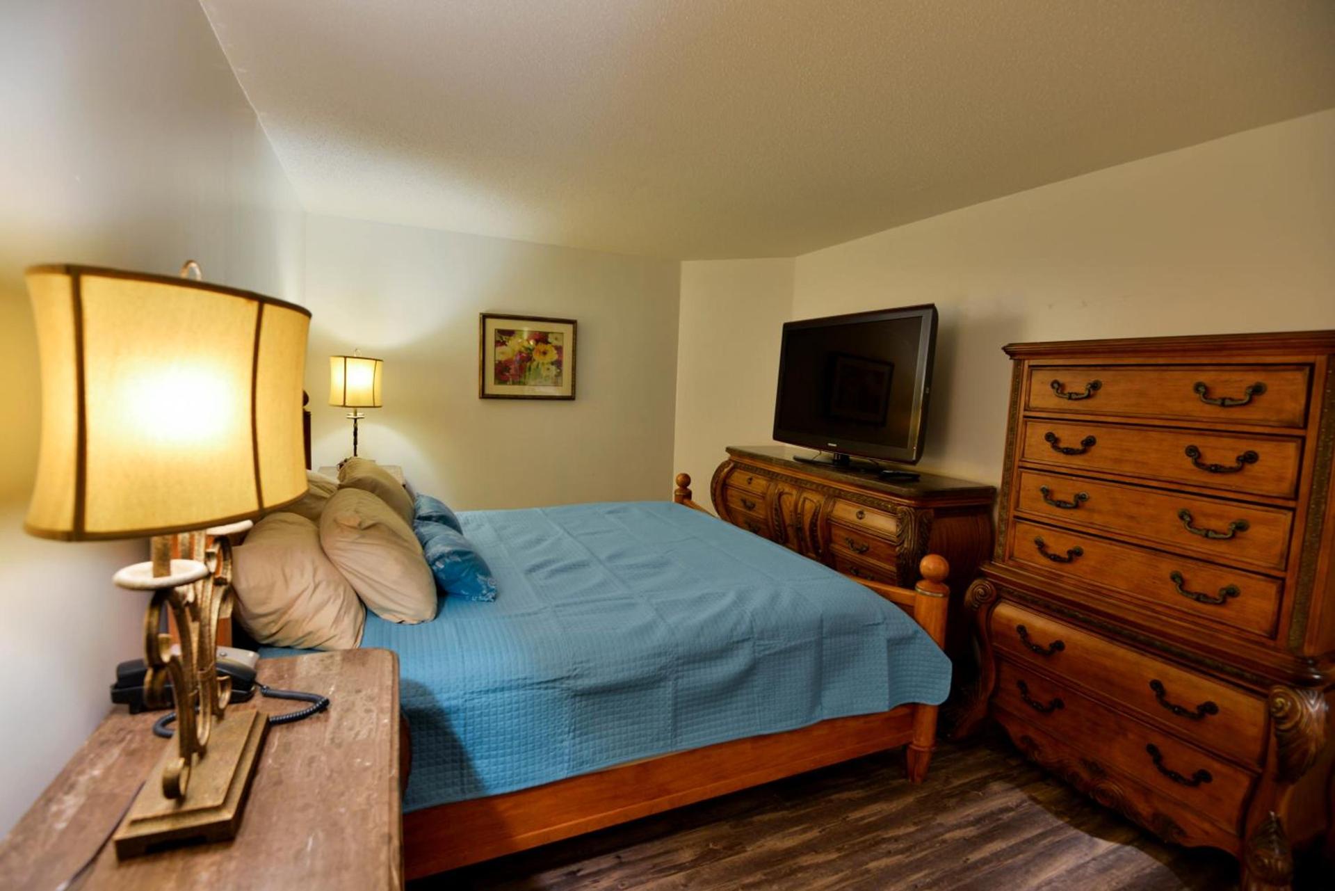 Deluxe Ocean front One Bedroom suite in Sandy Beach Resort photo 18
