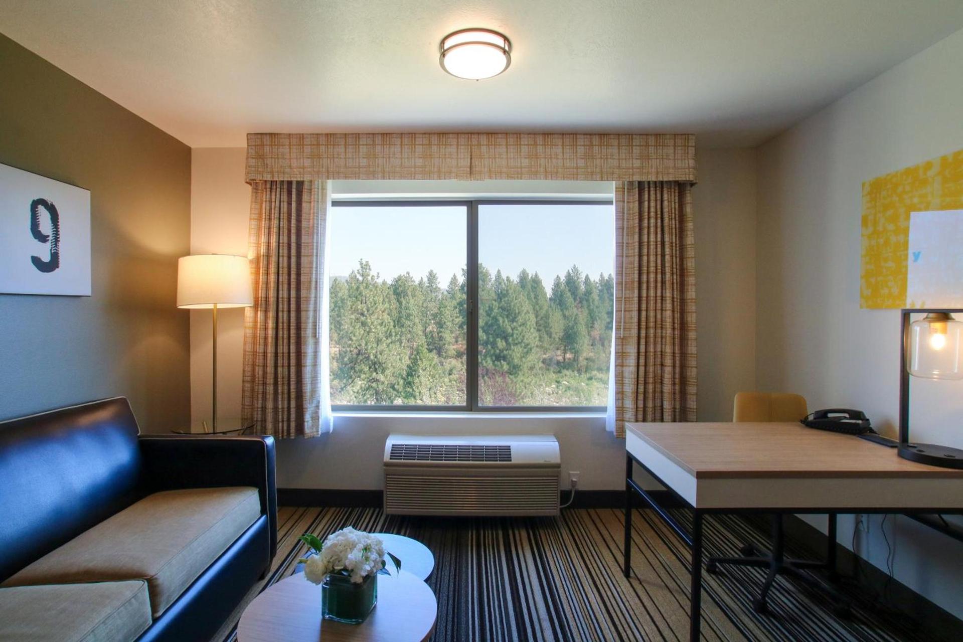Oxford Suites Spokane Valley photo 13