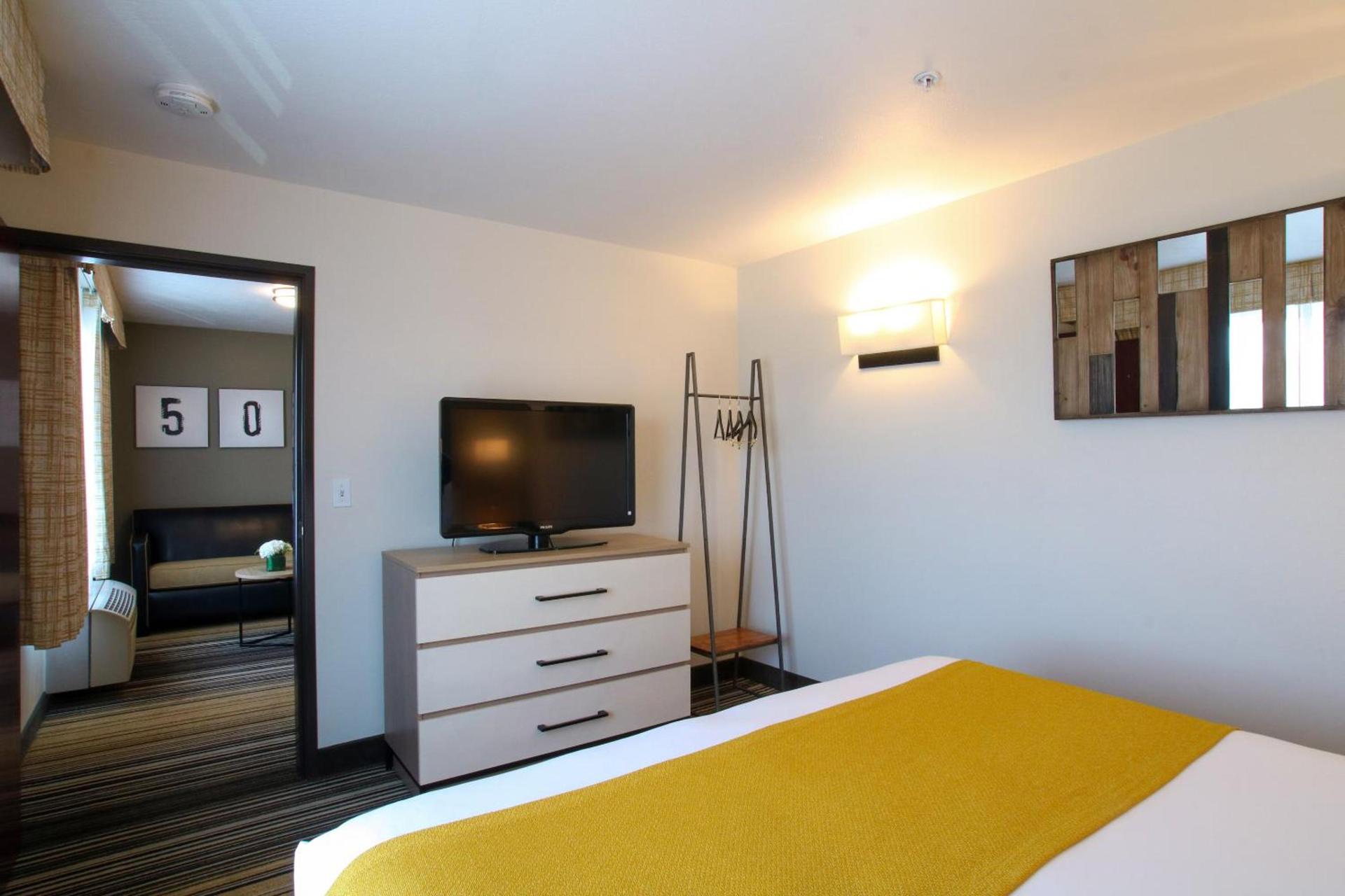 Oxford Suites Spokane Valley photo 9