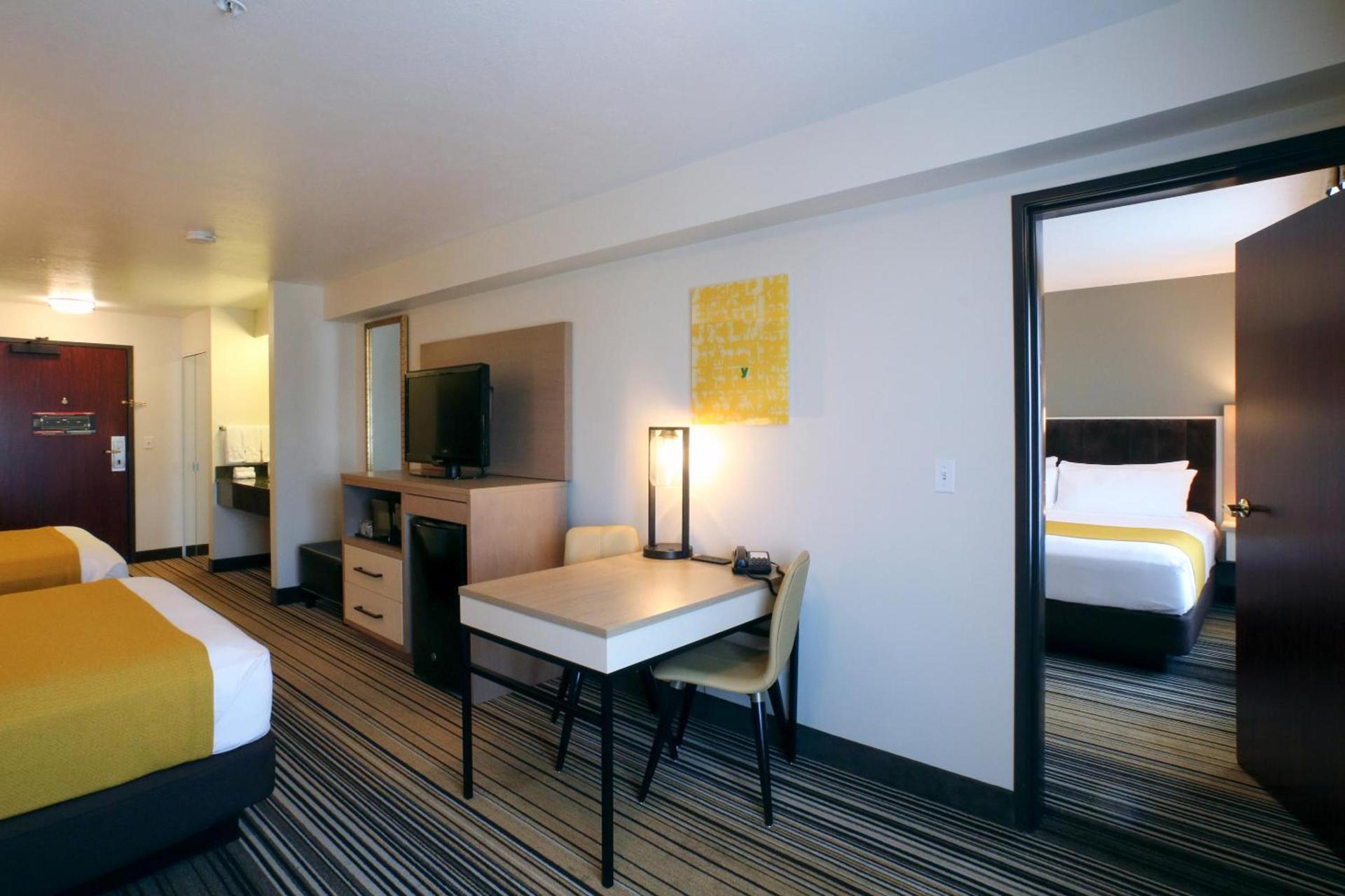 Oxford Suites Spokane Valley photo 8