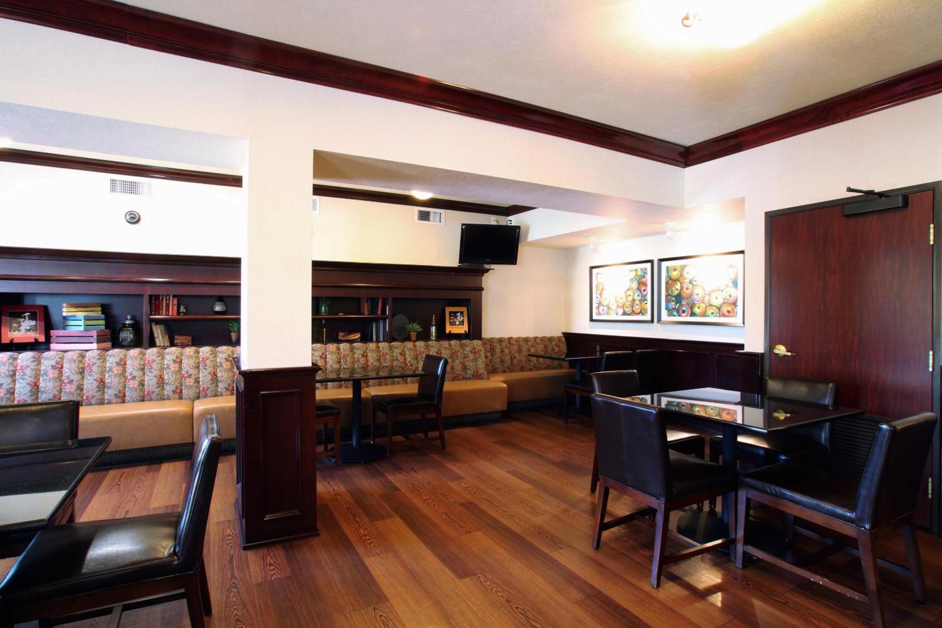 Oxford Suites Spokane Valley photo 37