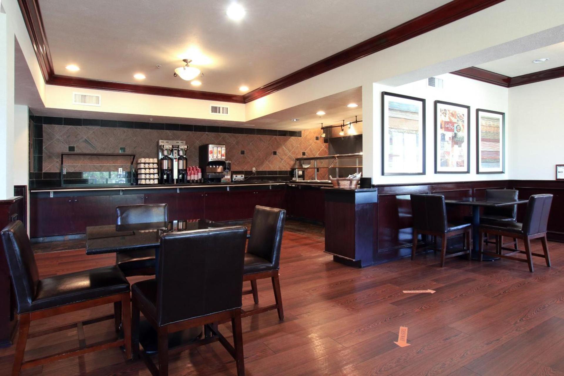 Oxford Suites Spokane Valley photo 5