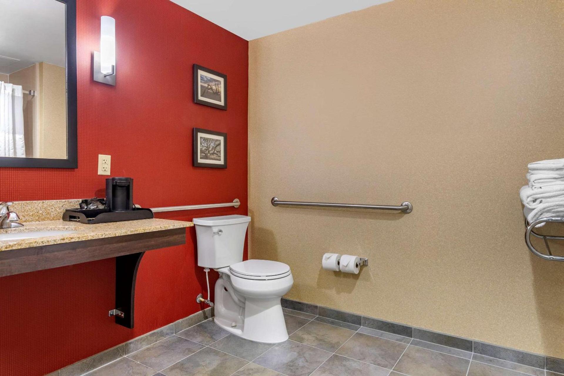 Comfort Suites Florence I-95 photo 8