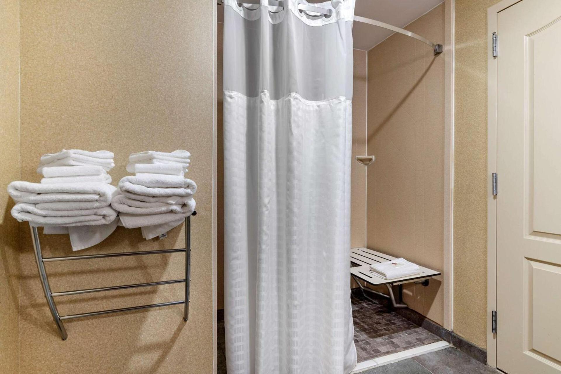 Comfort Suites Florence I-95 photo 12
