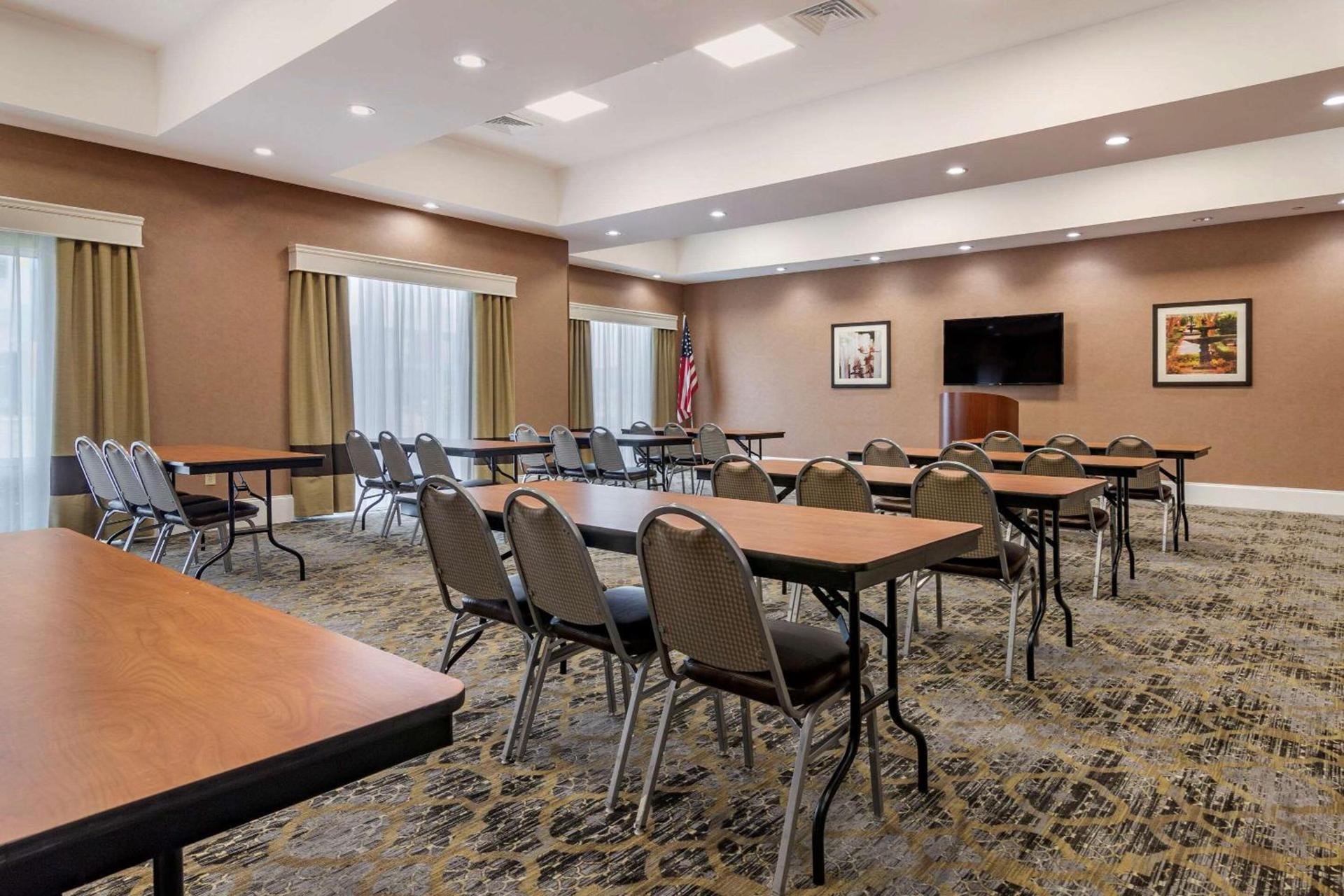 Comfort Suites Florence I-95 photo 23
