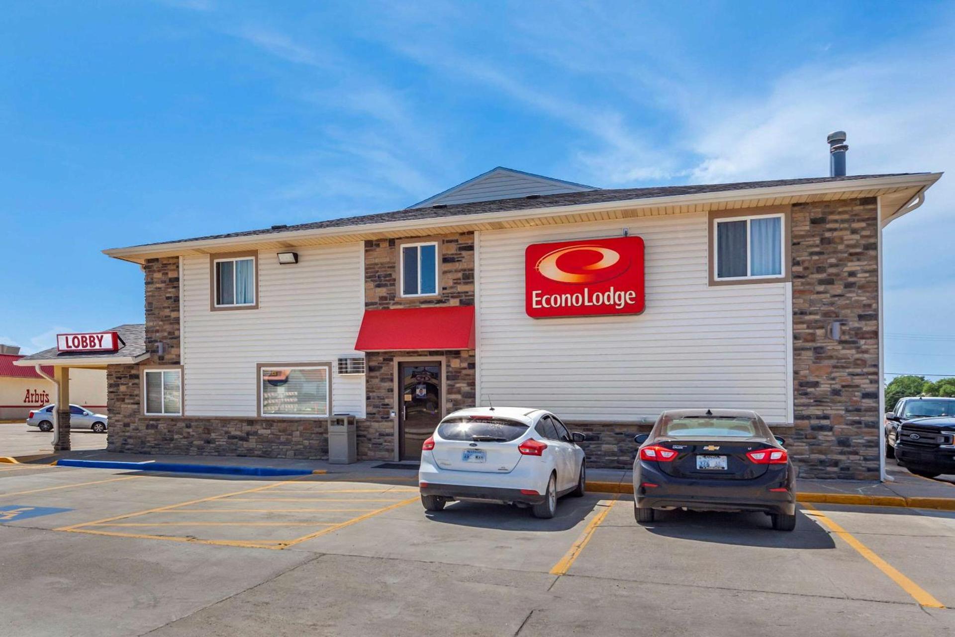 Econo Lodge Hays I-70 photo 1