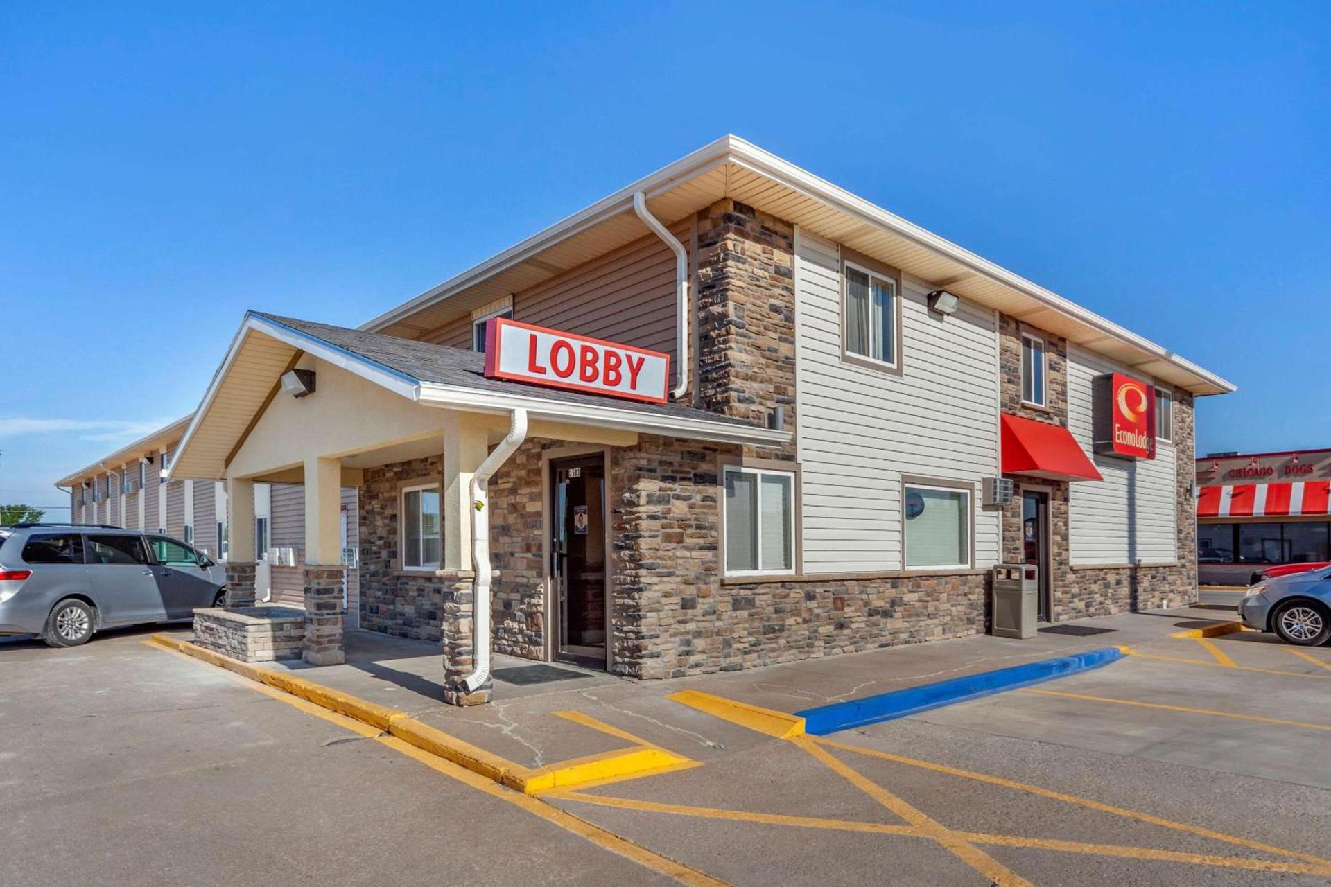Econo Lodge Hays I-70 photo 2